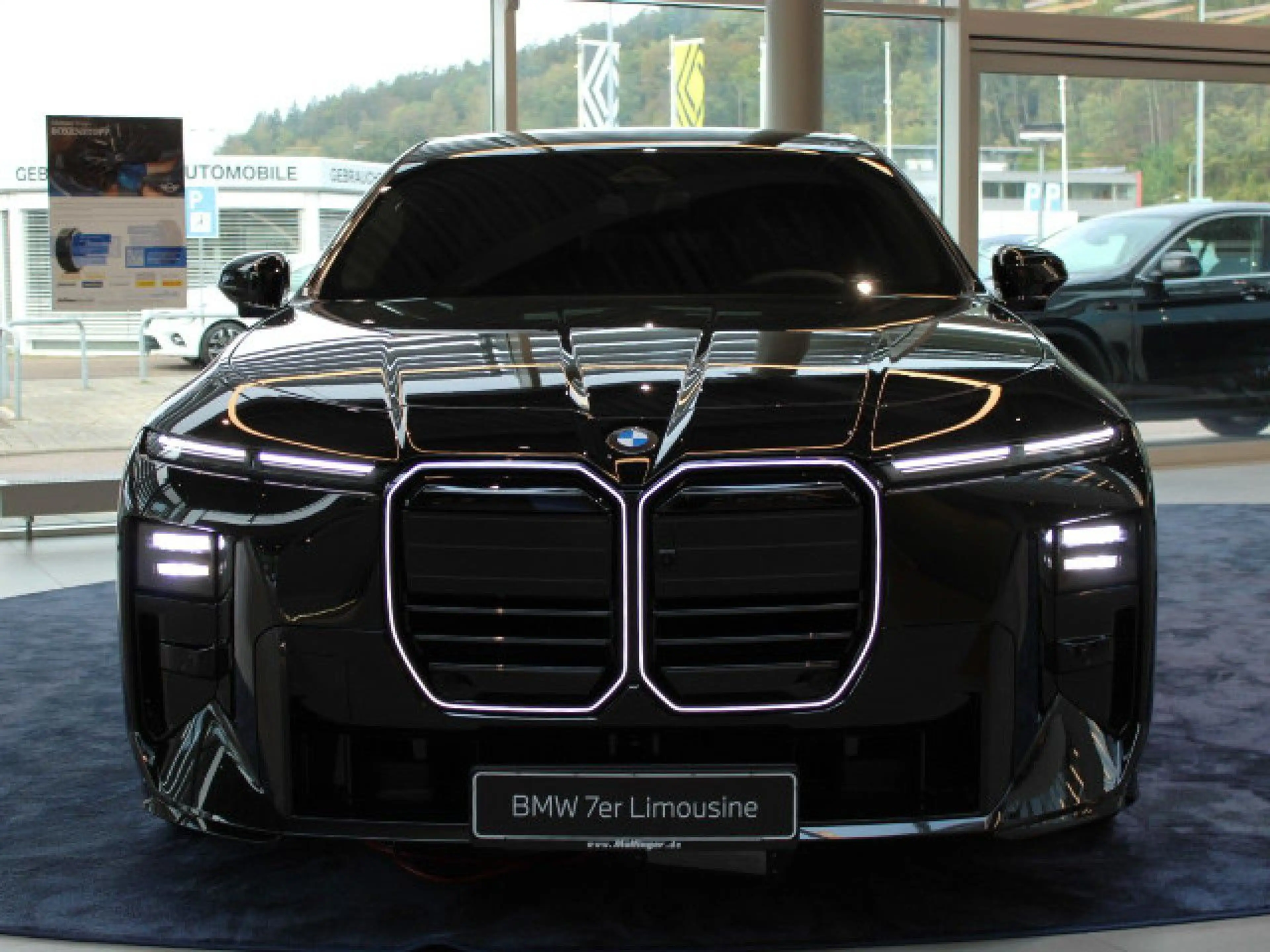 BMW 740 xDrive Sportpaket HUD Vollleder Luftfederung — photo 3