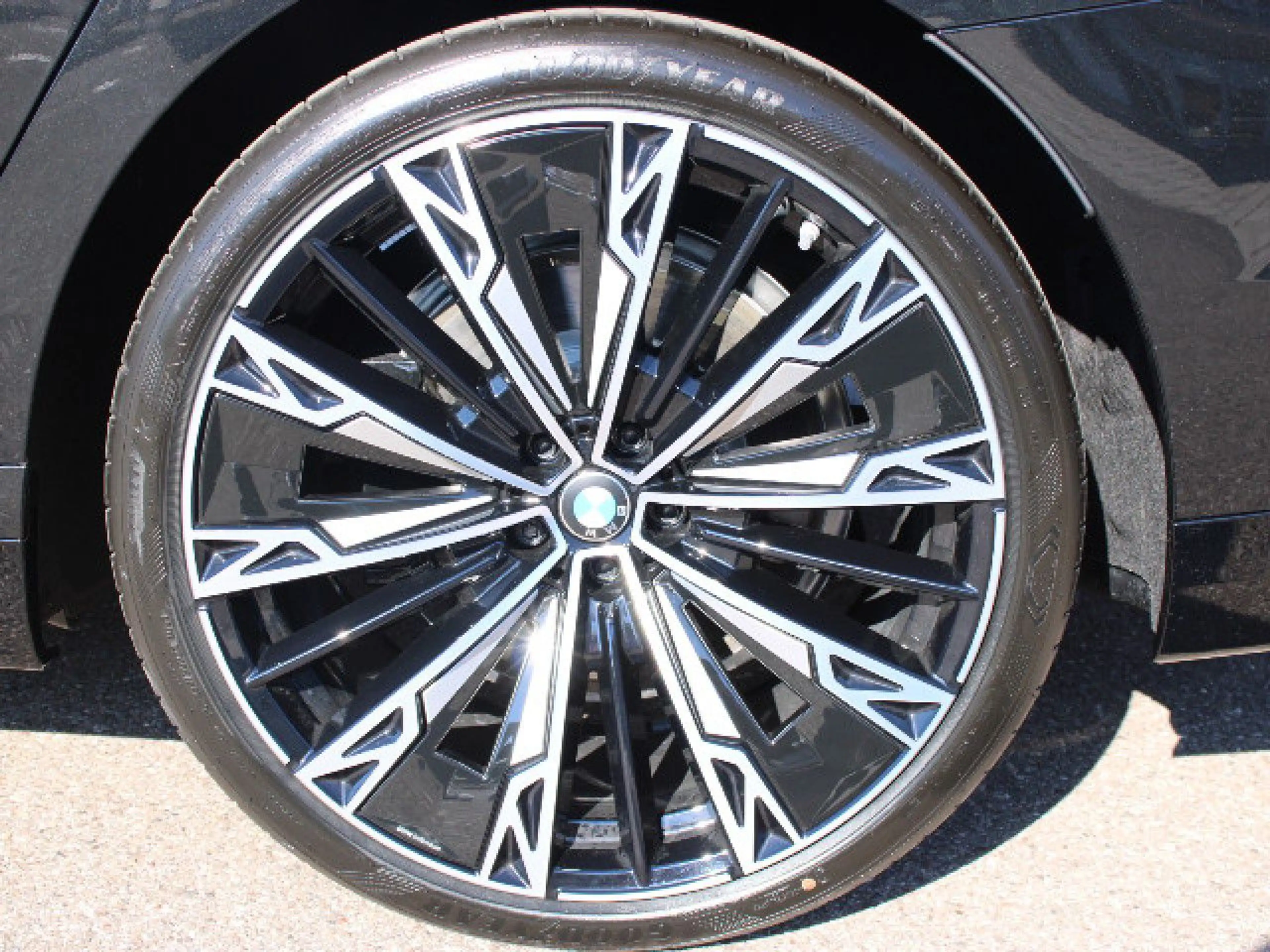 BMW 740 xDrive Sportpaket HUD Vollleder Luftfederung — photo 7