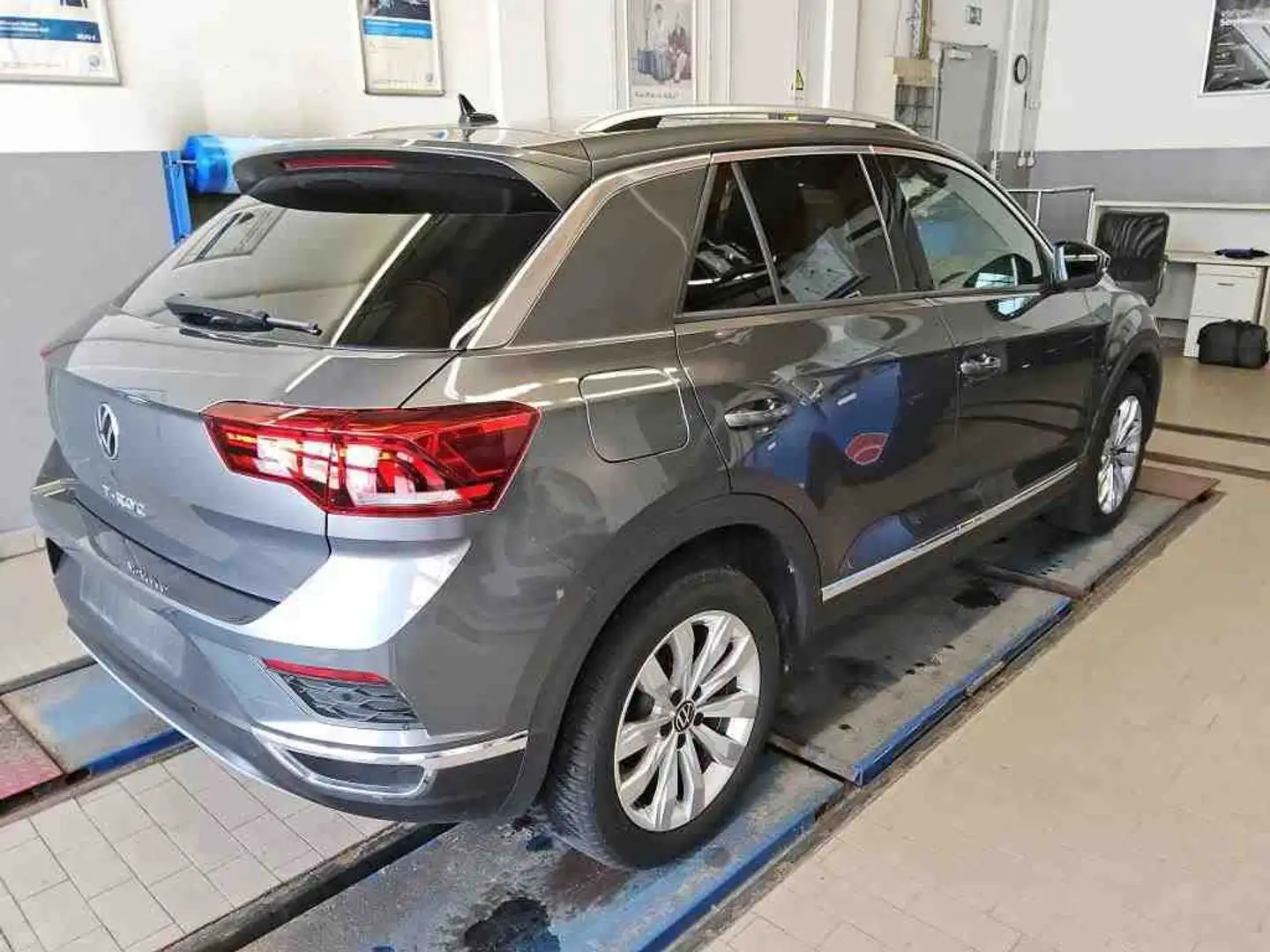 Volkswagen T-Roc 1.5 TSI DSG SPORT PANO PDC LED SITZHZG ACC Grau - 2