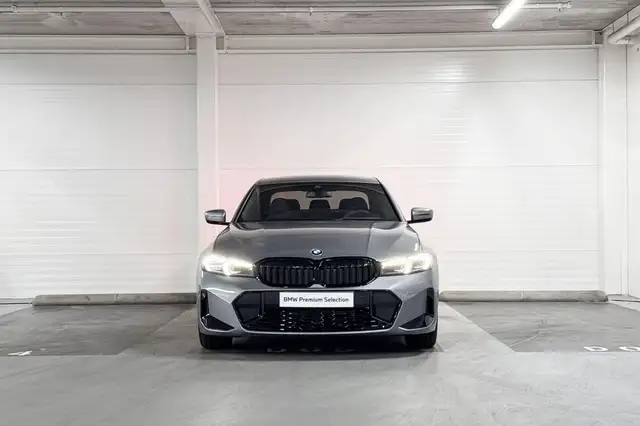 BMW 3 Series view 6