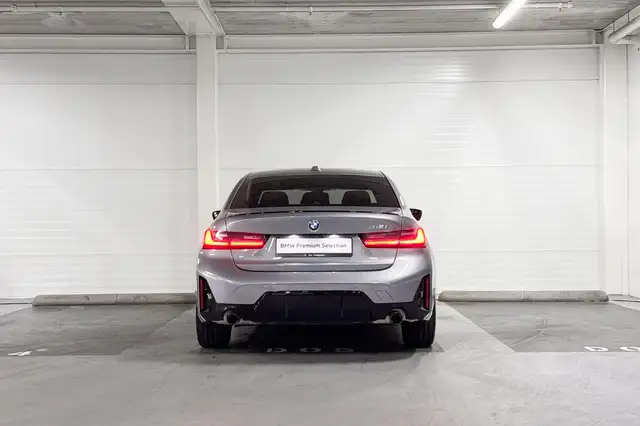 BMW 3 Series view 8