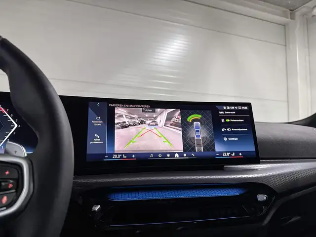 BMW 3 Series view 13