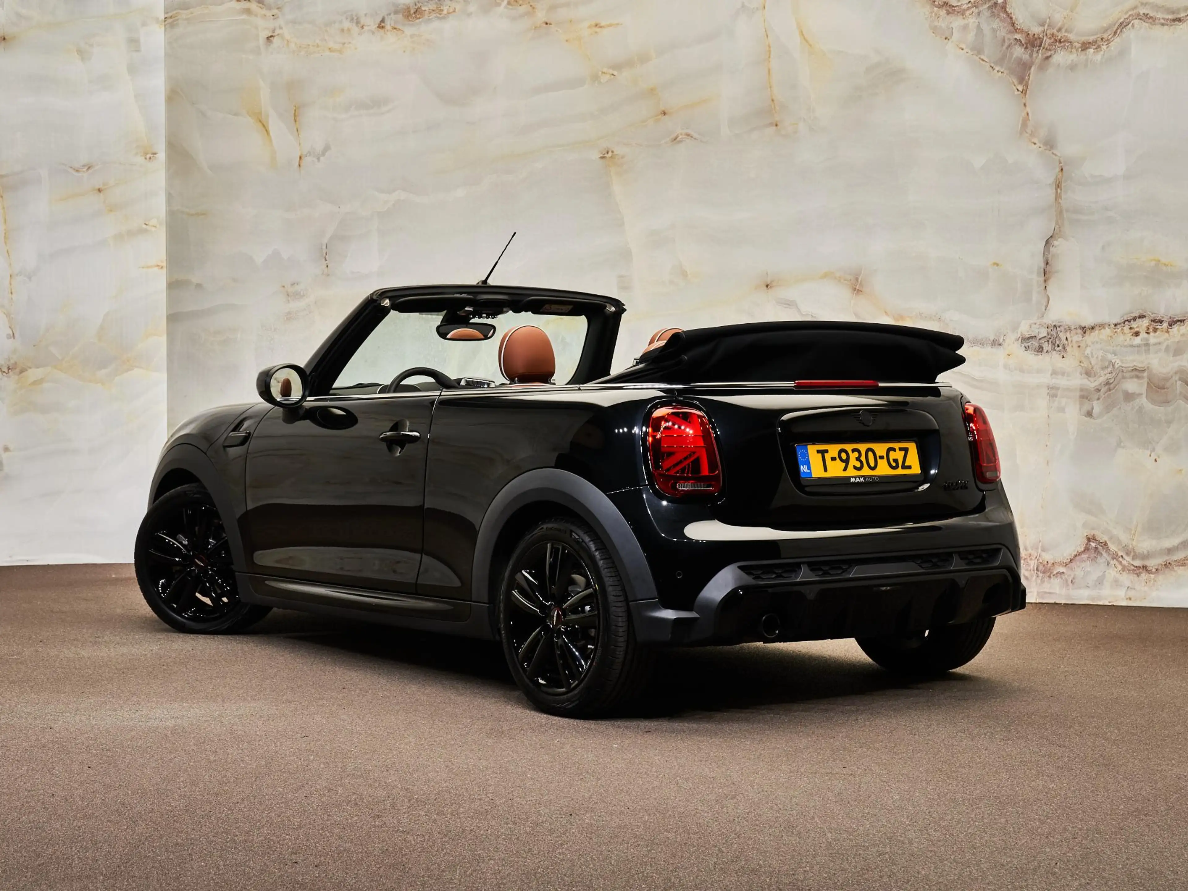 MINI John Cooper Works Cabrio 1.5 , JCW, camera, PDC, 17", keyless, stoelverw., — photo 3