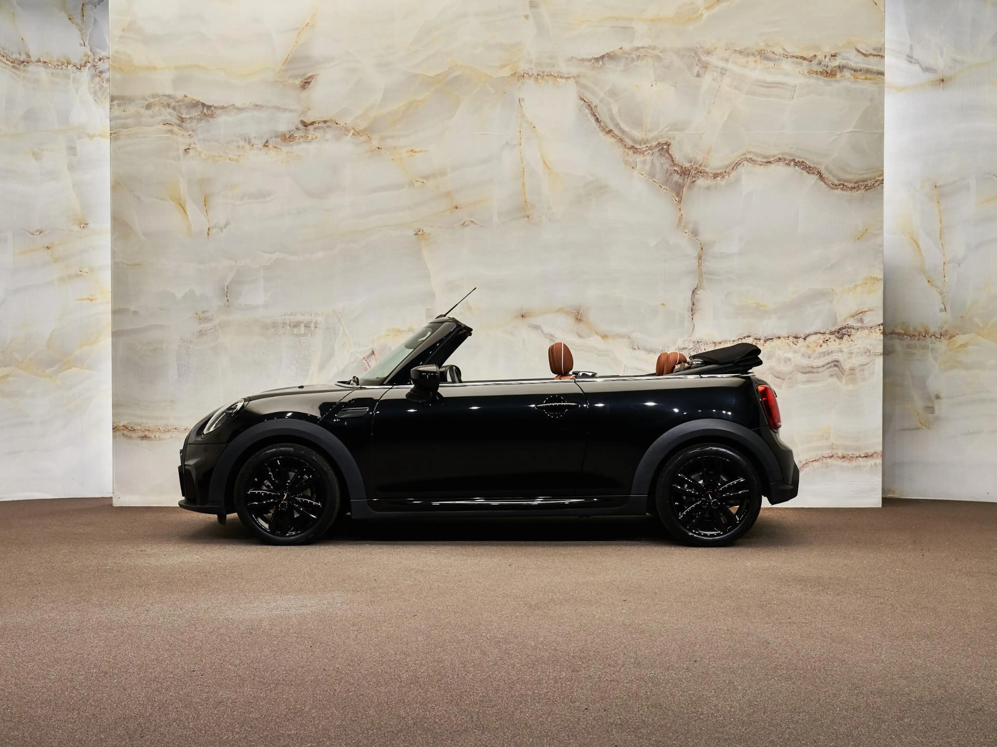 MINI John Cooper Works Cabrio 1.5 , JCW, camera, PDC, 17", keyless, stoelverw., — photo 2