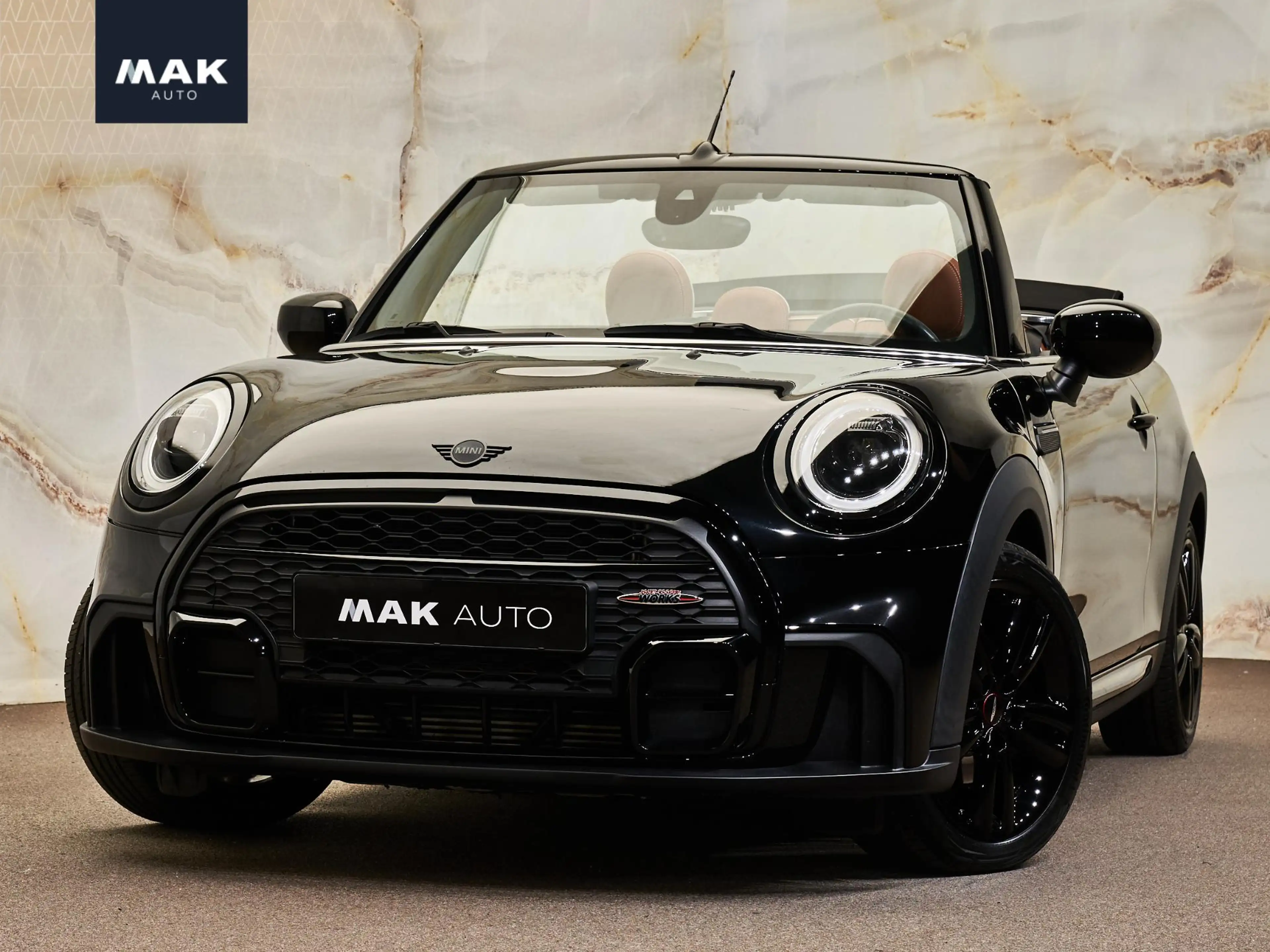 MINI John Cooper Works Cabrio 1.5 , JCW, camera, PDC, 17", keyless, stoelverw.,