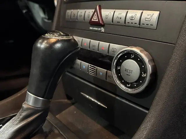 Mercedes-Benz SLK view 13