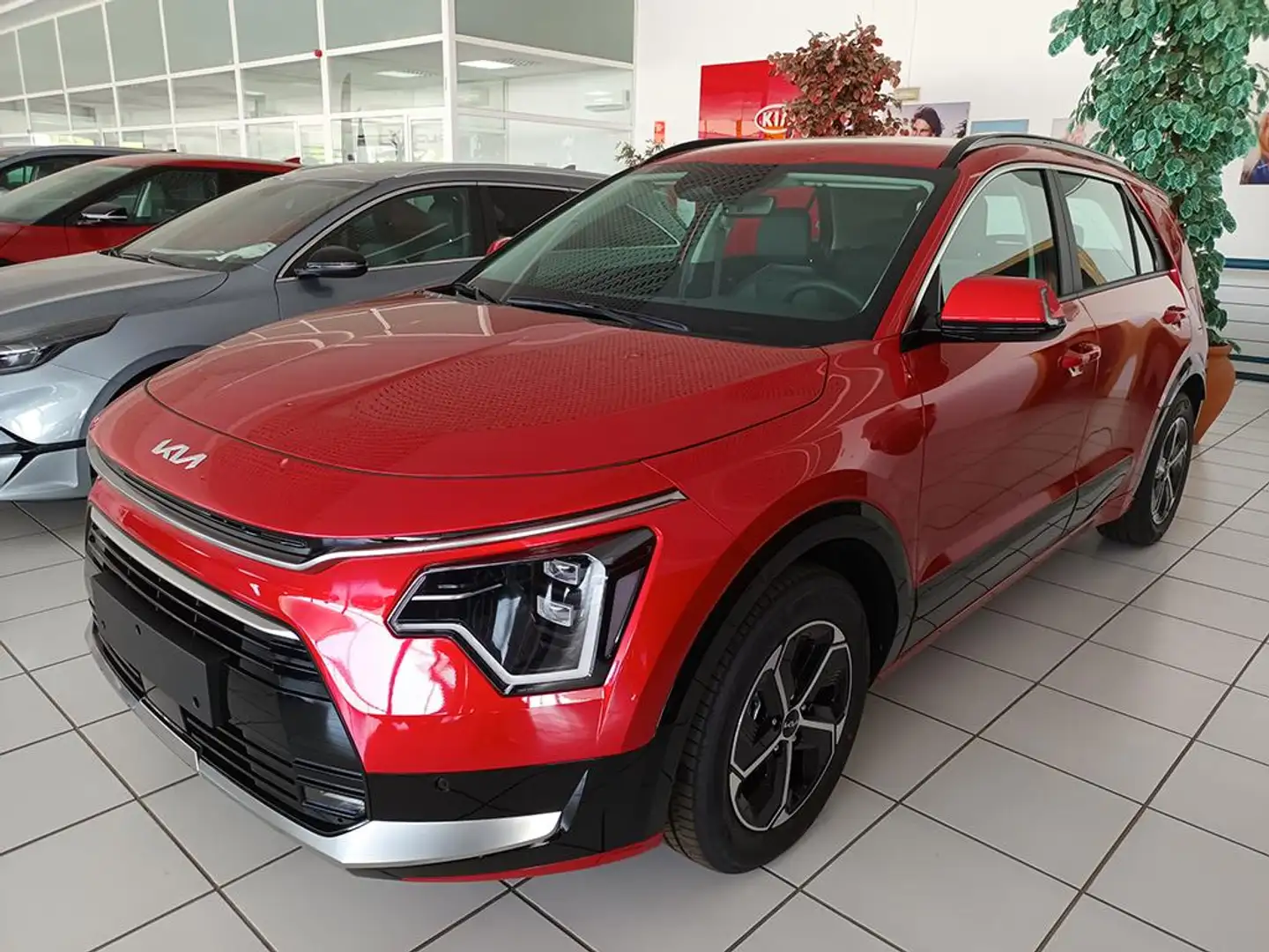 Kia Niro 1.6 HEV DRIVE MY25 Red - 1