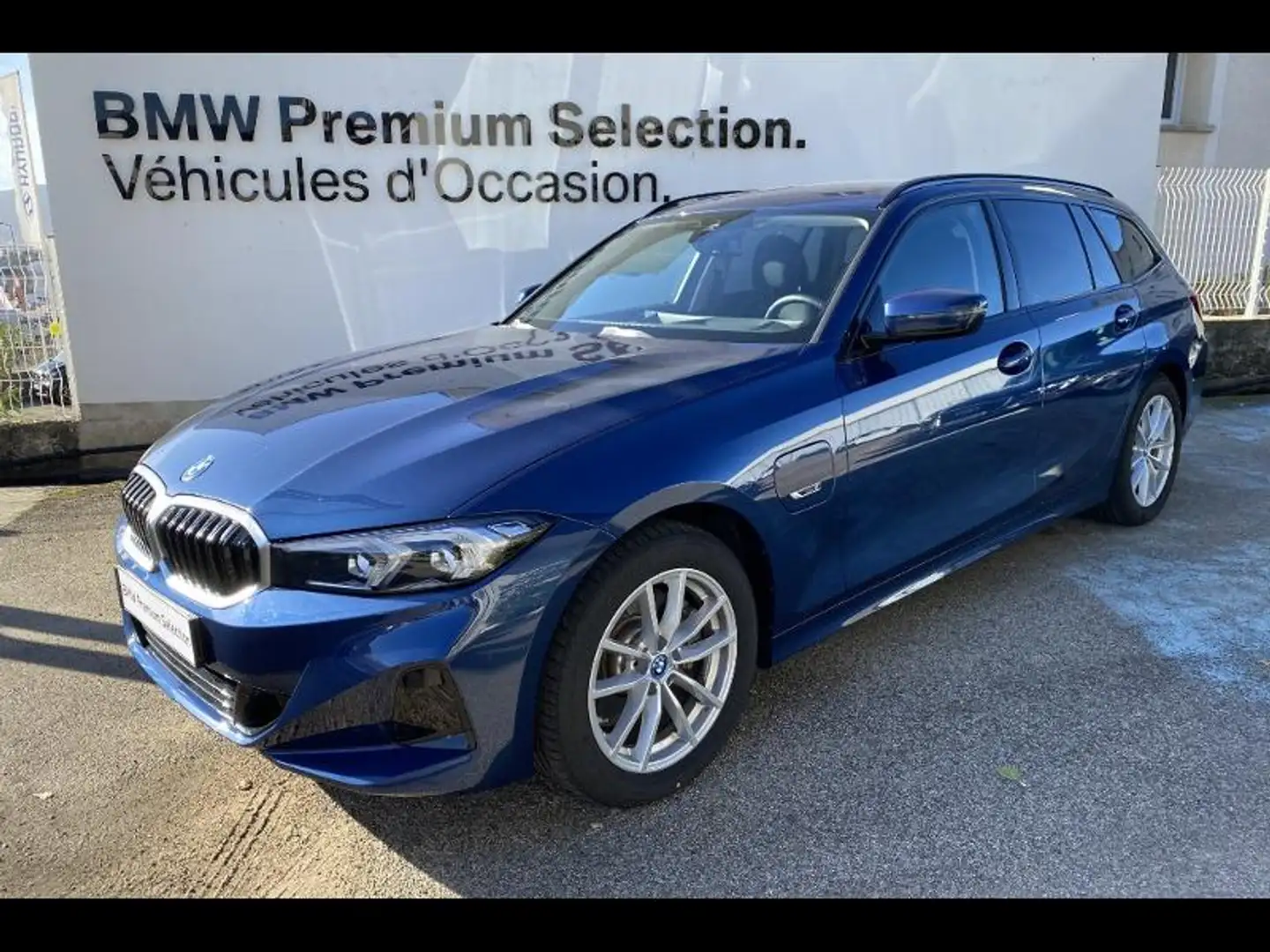 BMW 330 330eA xDrive 292ch Bleu - 1