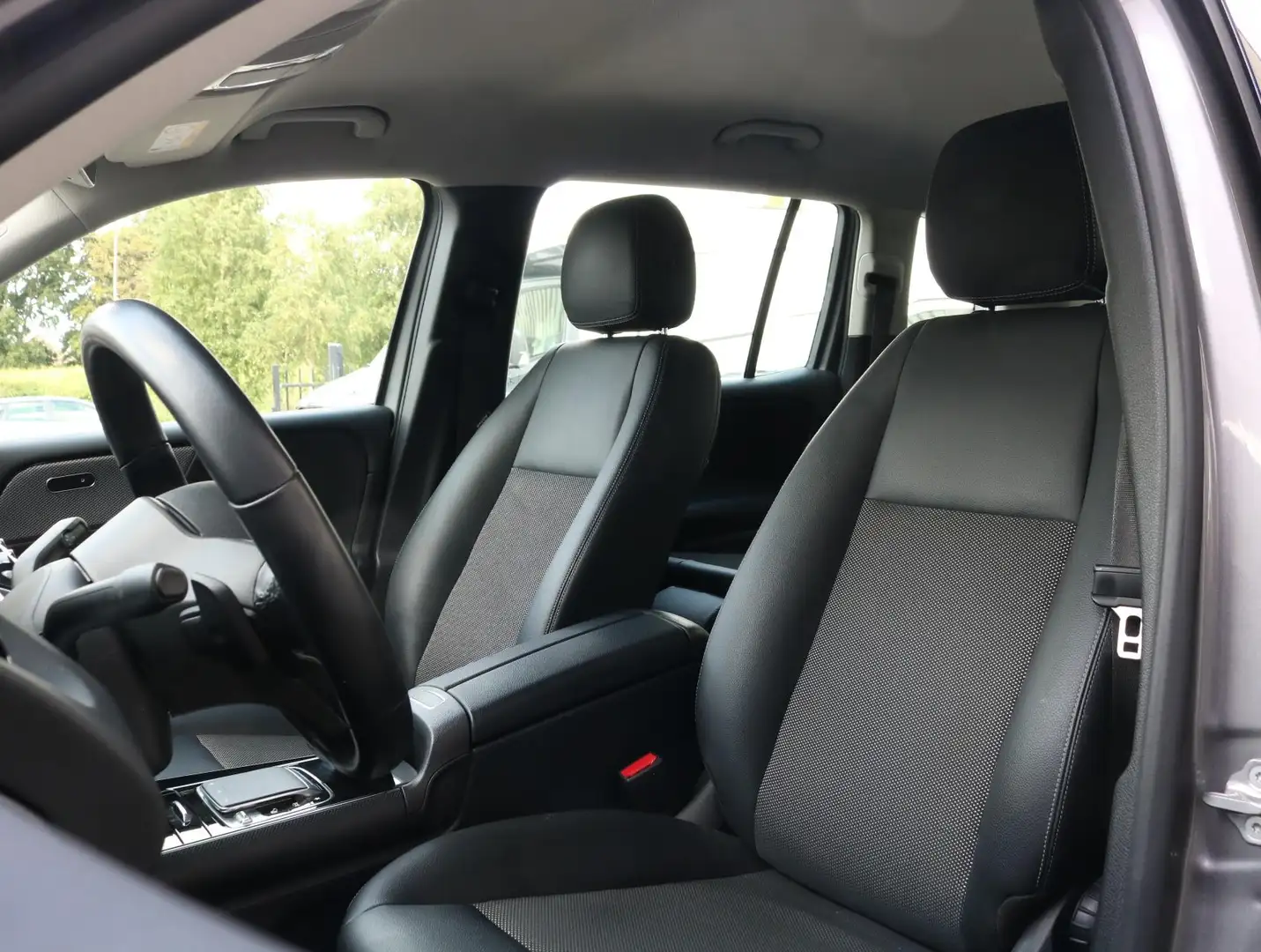 Mercedes-Benz GLB 200 | Camera | Trekhaak | Apple/Android Grijs - 2