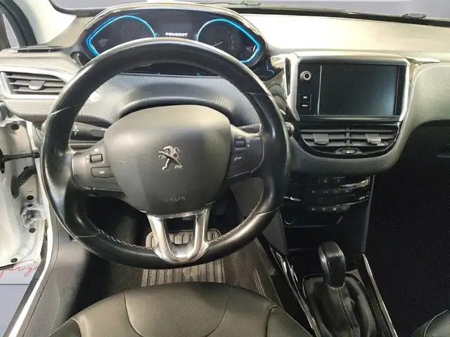 Peugeot 2008 view 11