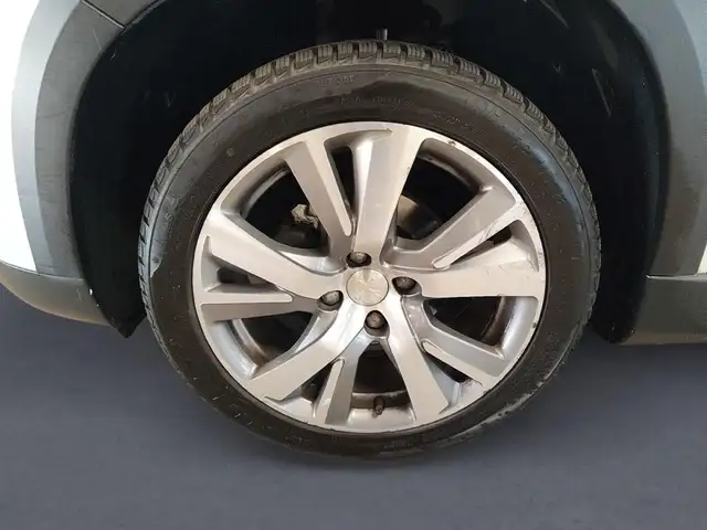Peugeot 2008 view 9