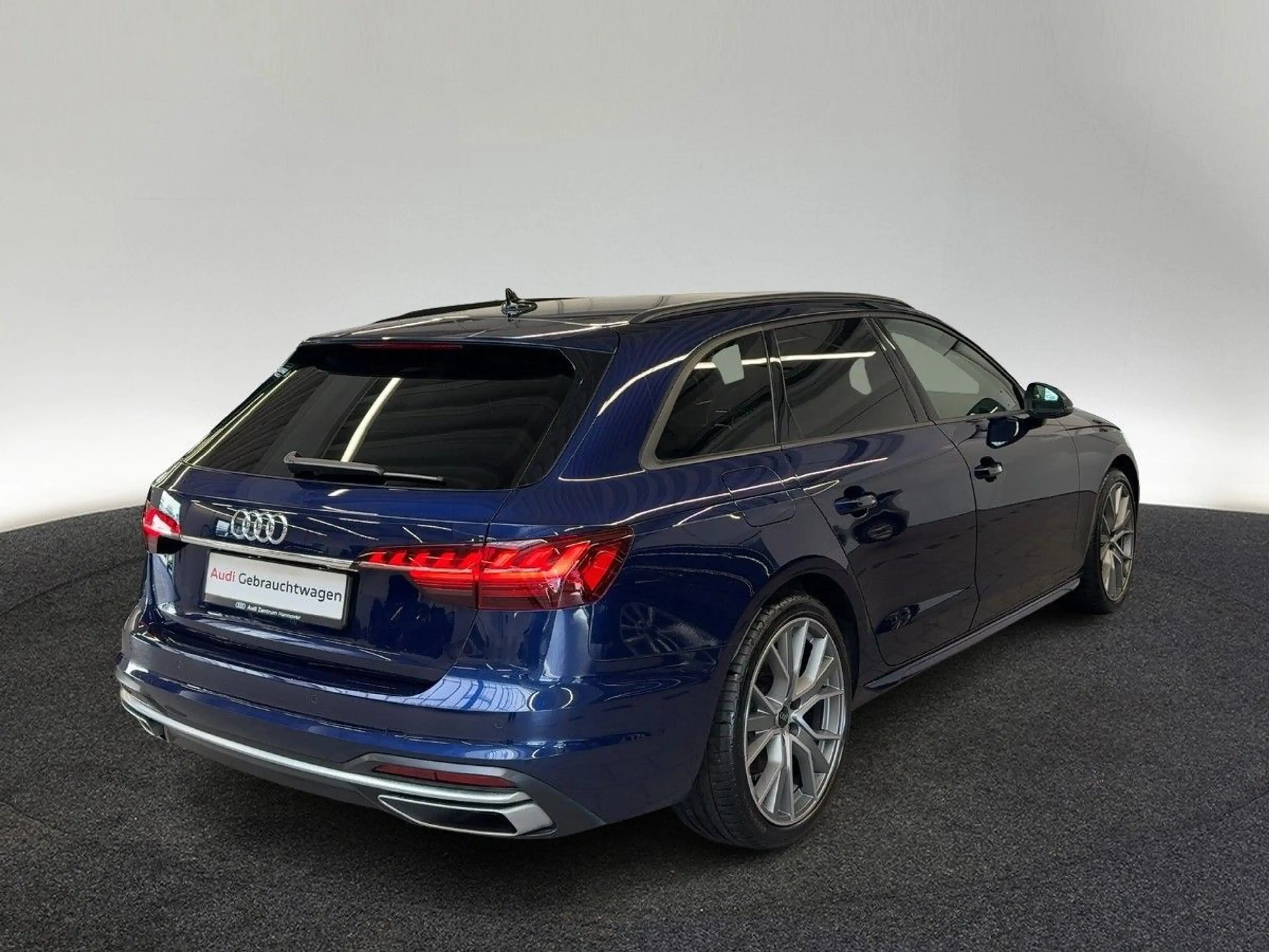 Audi A4 advance 35 TFSI virtual Navi phone box — photo 5