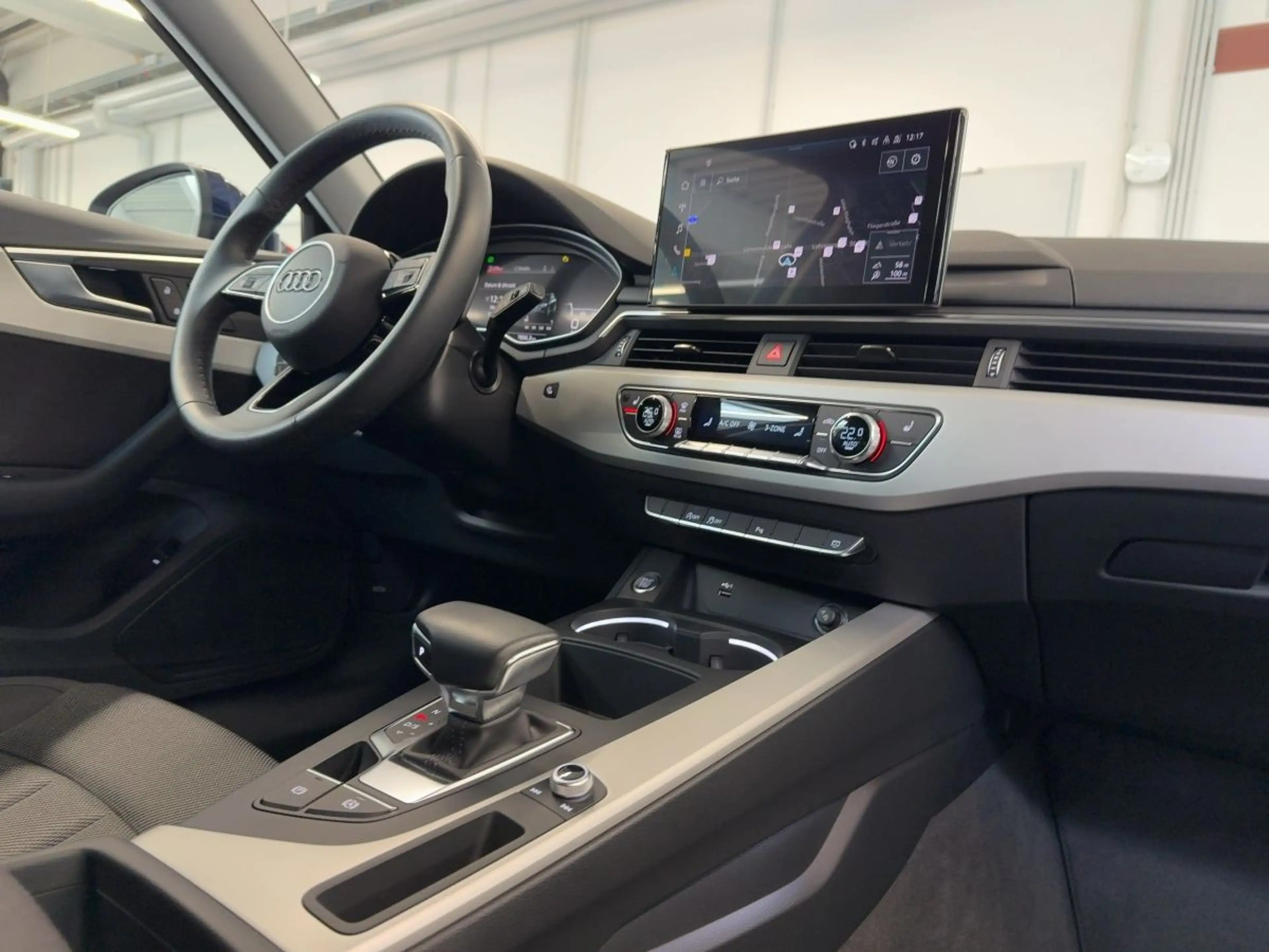 Audi A4 advance 35 TFSI virtual Navi phone box — photo 13