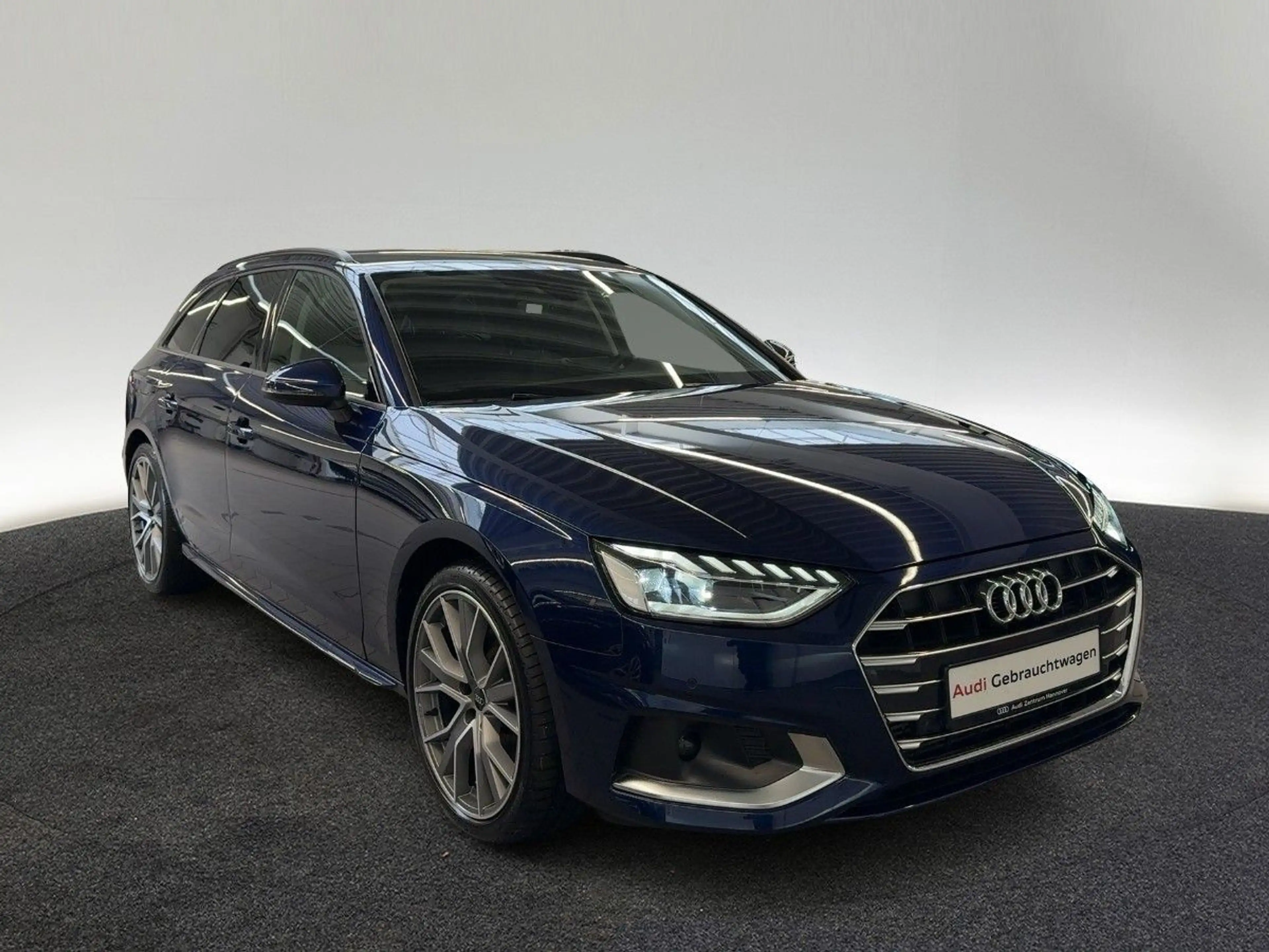 Audi A4 advance 35 TFSI virtual Navi phone box — photo 6