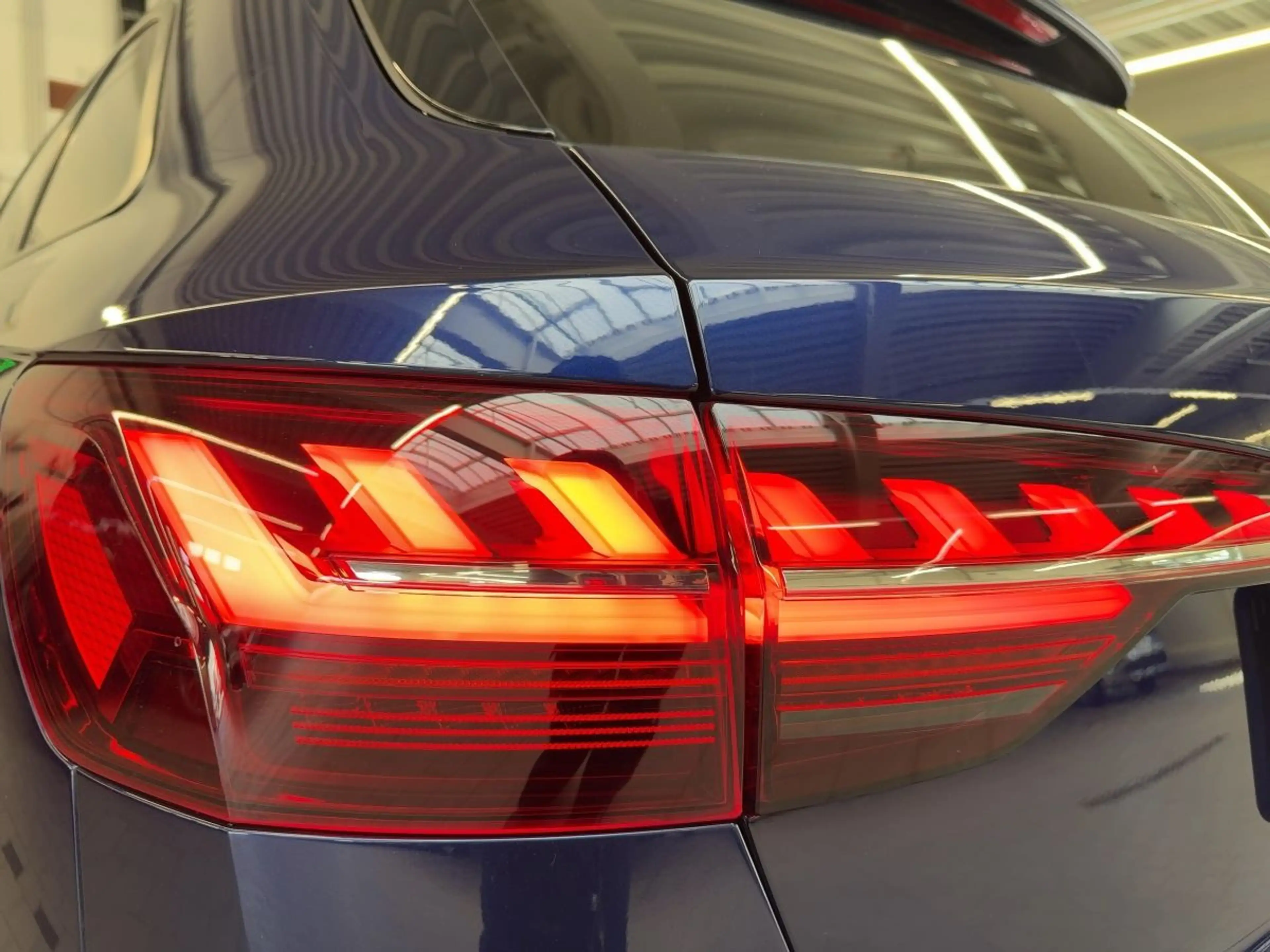 Audi A4 advance 35 TFSI virtual Navi phone box — photo 14