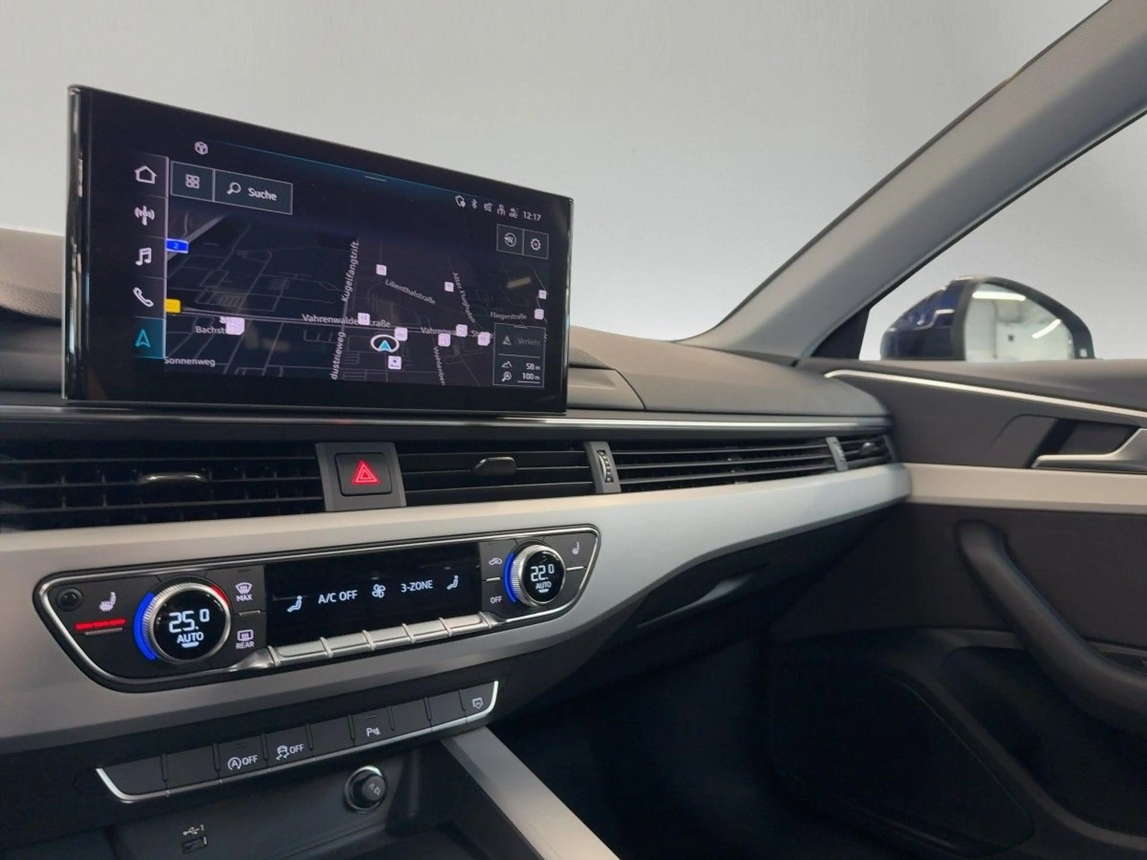 Audi A4 advance 35 TFSI virtual Navi phone box — photo 12