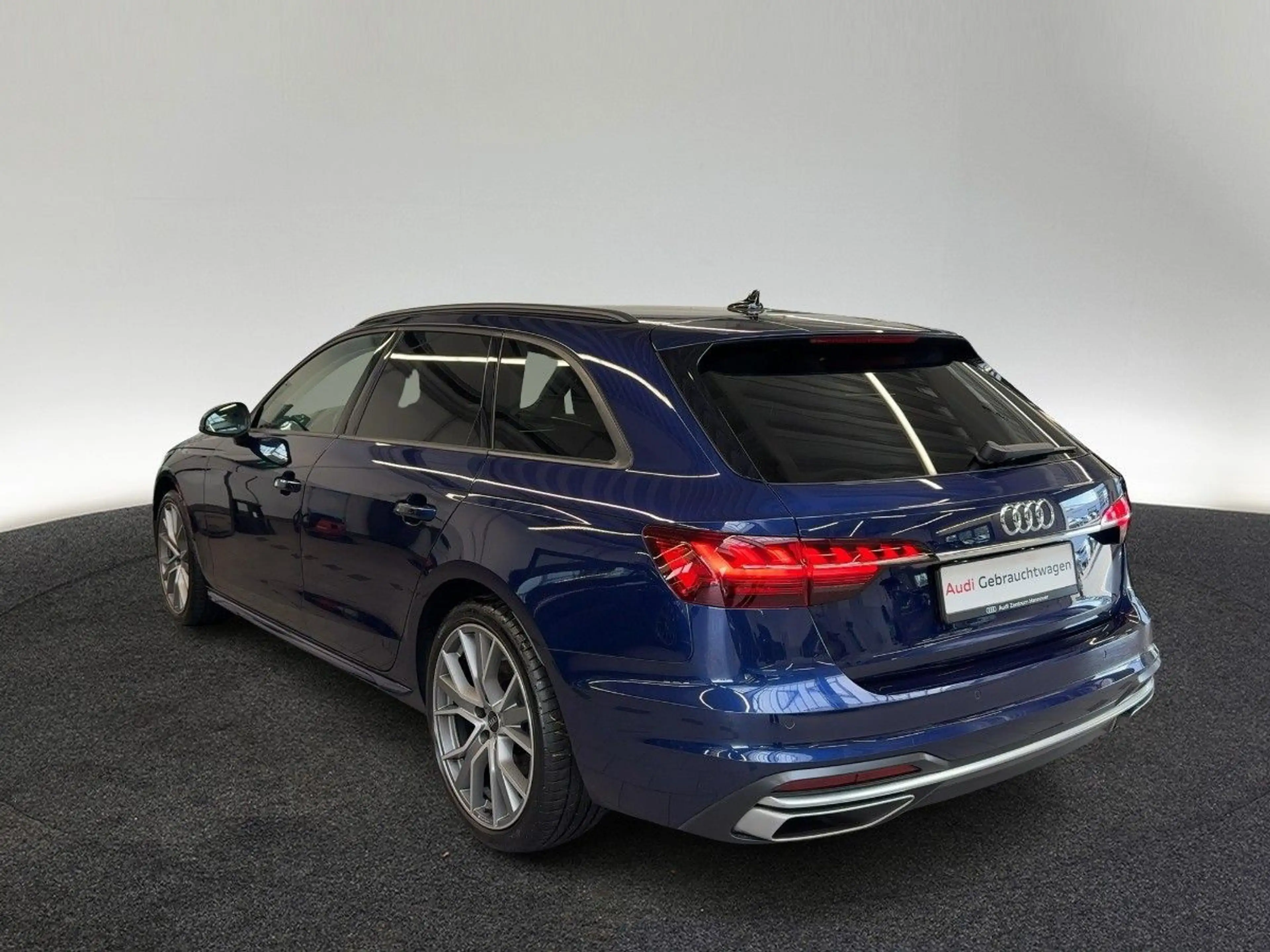 Audi A4 advance 35 TFSI virtual Navi phone box — photo 4