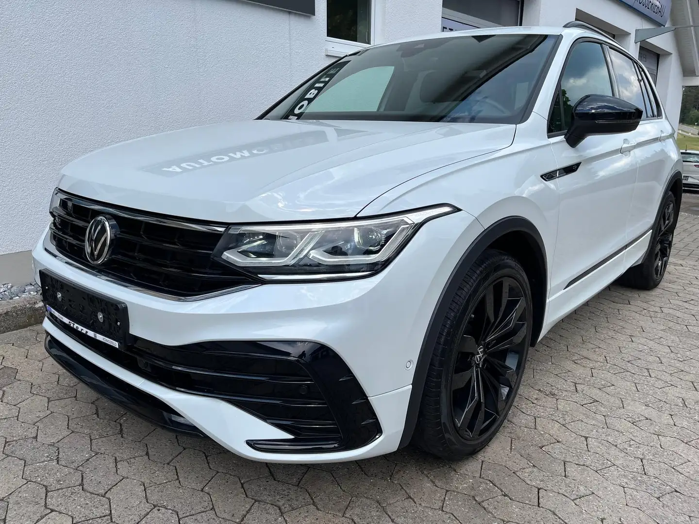 Volkswagen Tiguan R-Line Black 2.0 TDI DSG 4x4 LED NAVI AHK Weiß - 2