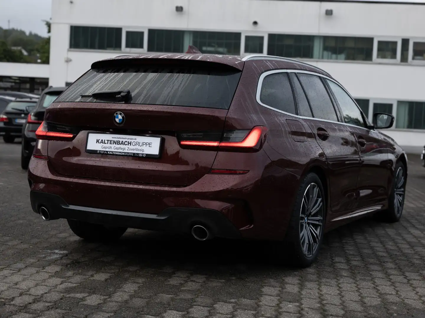 BMW 330 d Touring xDrive M-Sport PANO LASER LED Rouge - 2