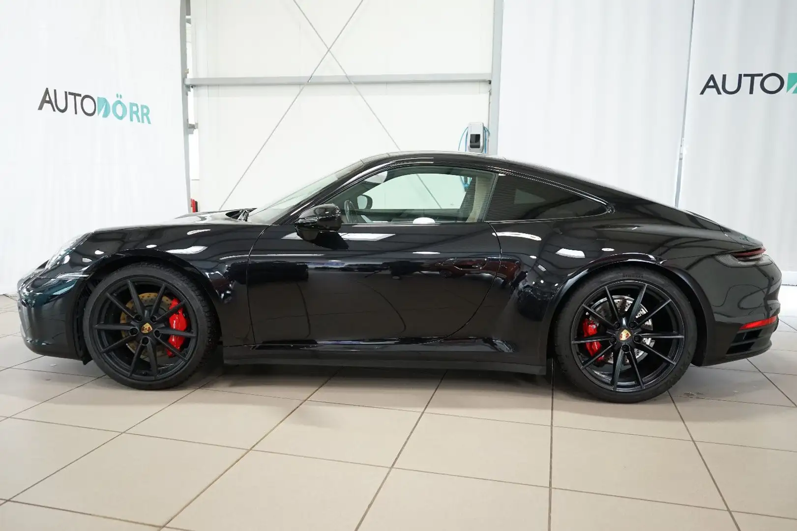 Porsche 992 911/992 Carrera 4S Coupé Approved bis 04.26 Zwart - 2