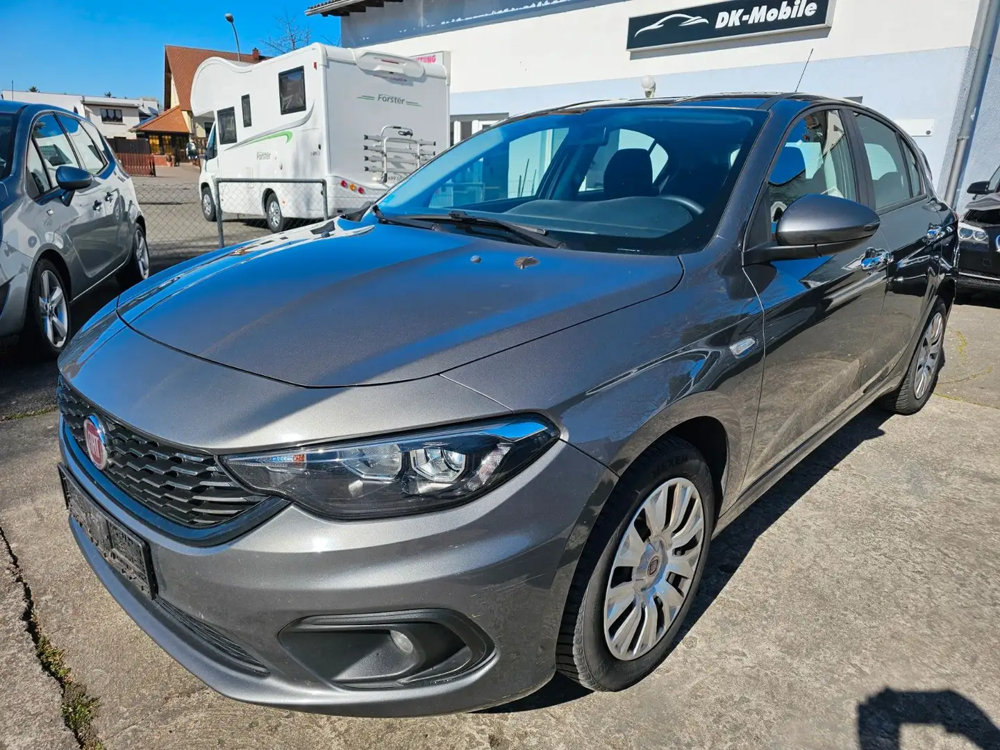 Fiat Tipo Easy Gris - 1