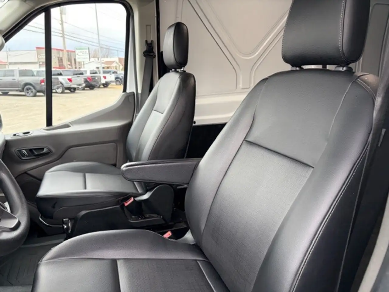Ford Transit Cargo Van снимка Ford Transit Cargo Van