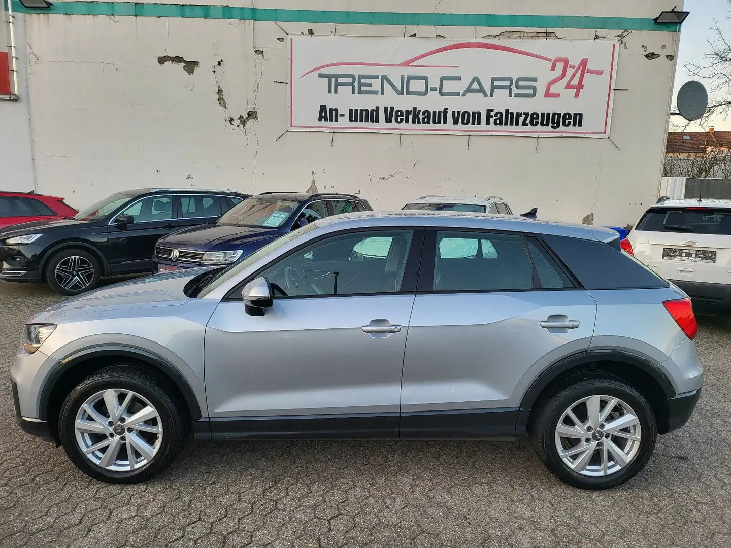 Audi Q2 35 TFSI sport*Tempomat*Navi*Sitzheizung* Plateado - 2