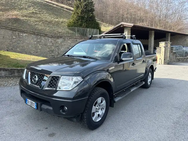 Nissan Navara Navara  d.cab 2.5 dci Platinum 174cv GANCIO TRAINO