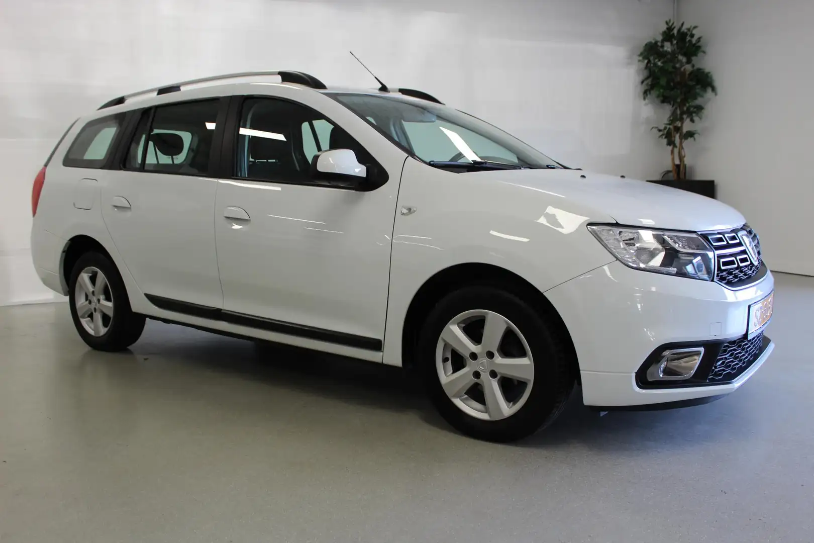 Dacia Logan MCV 0.9 TCe SL Royaal | NAVIGATIE | ELEK-RAMEN | A Wit - 2