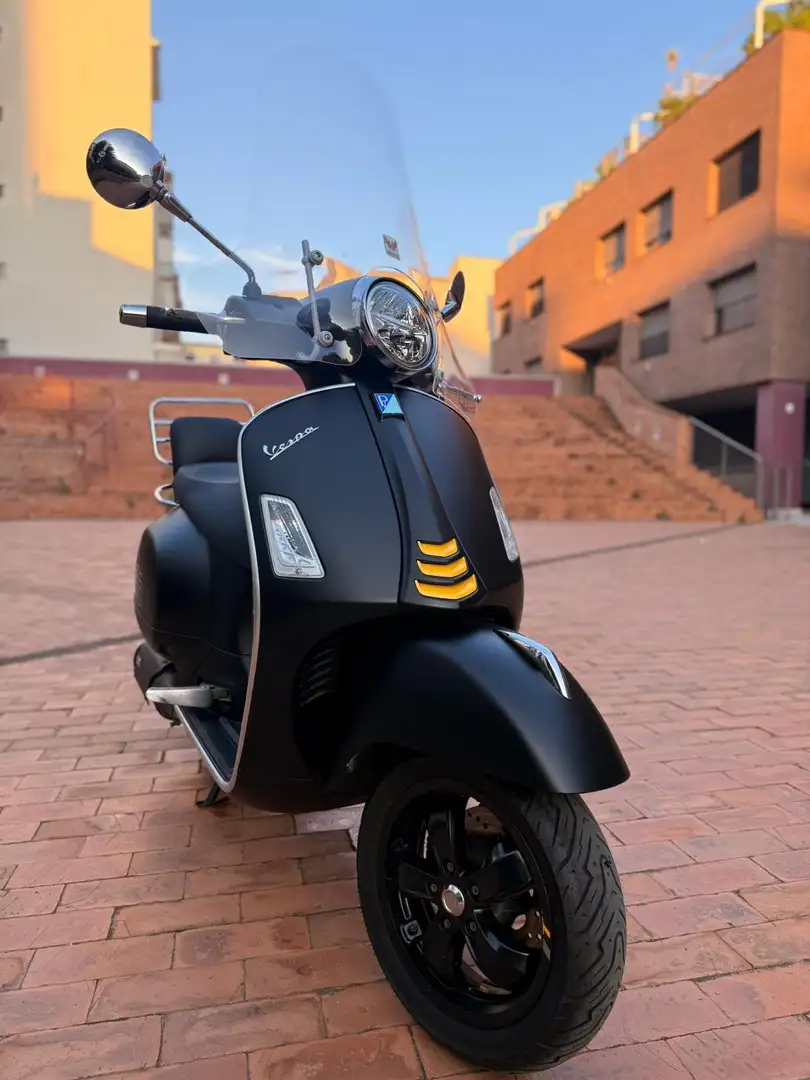 Piaggio GTS 300 VESPA GTSuper Schwarz - 1