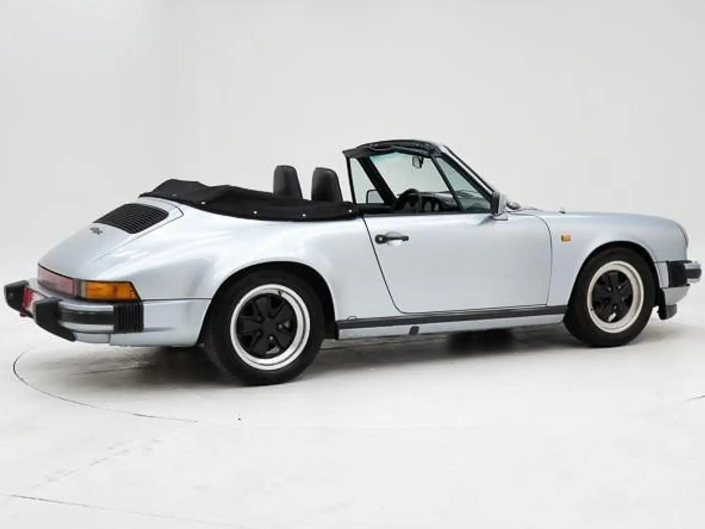 Porsche 911 3.0 SC '85 CH71431 Argent - 2