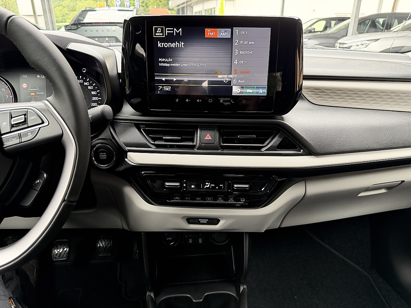 Suzuki Swift 1,2 Hybrid Shine — photo 10