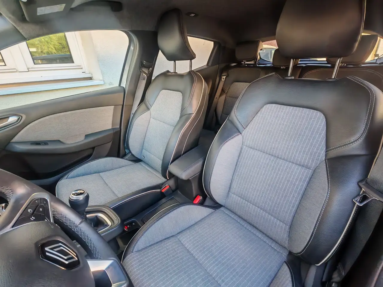 Renault Clio Citadine 5 portes — photo 11