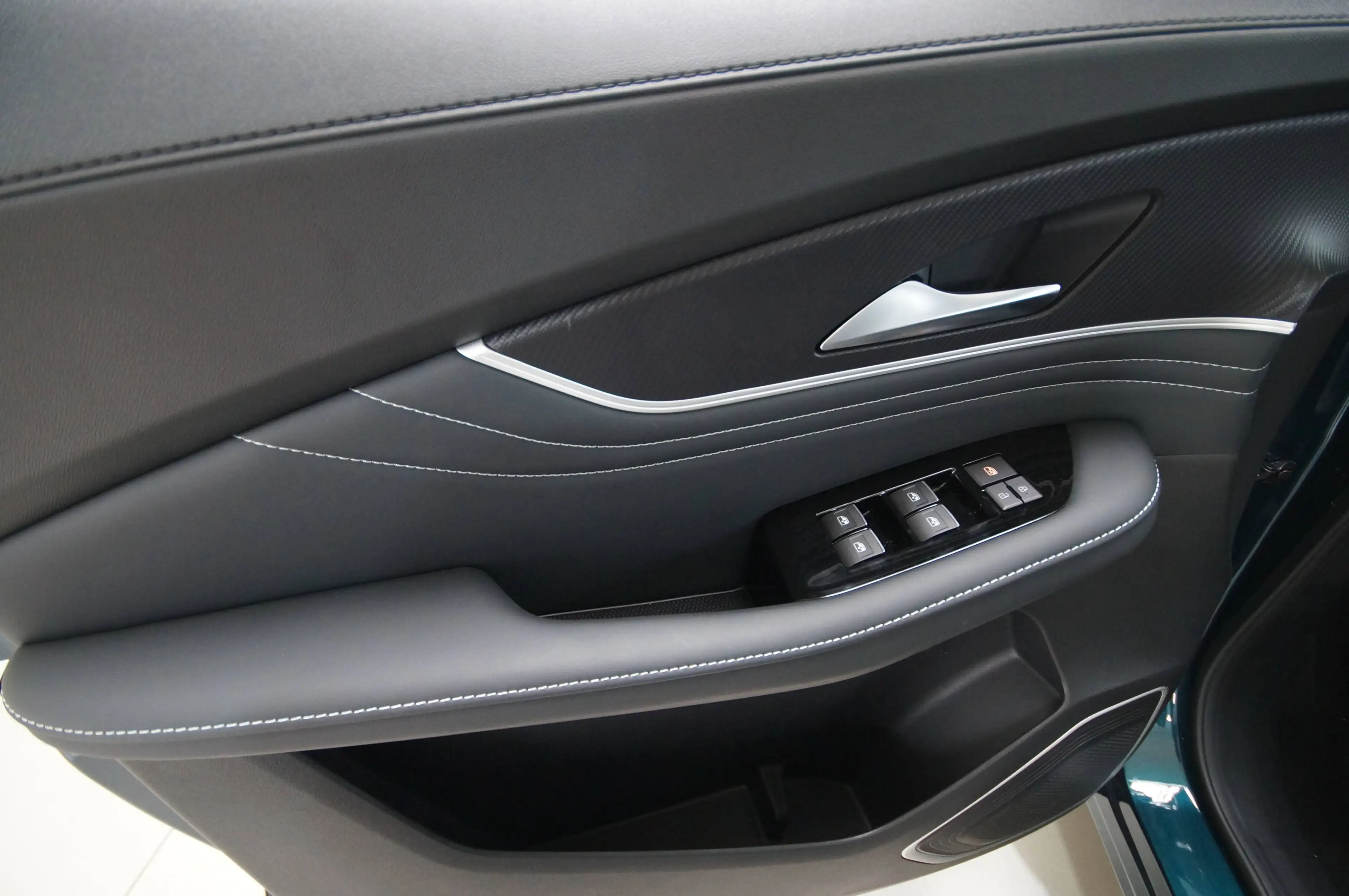 DFM Forthing 5 Forthing 5 EV — photo 8