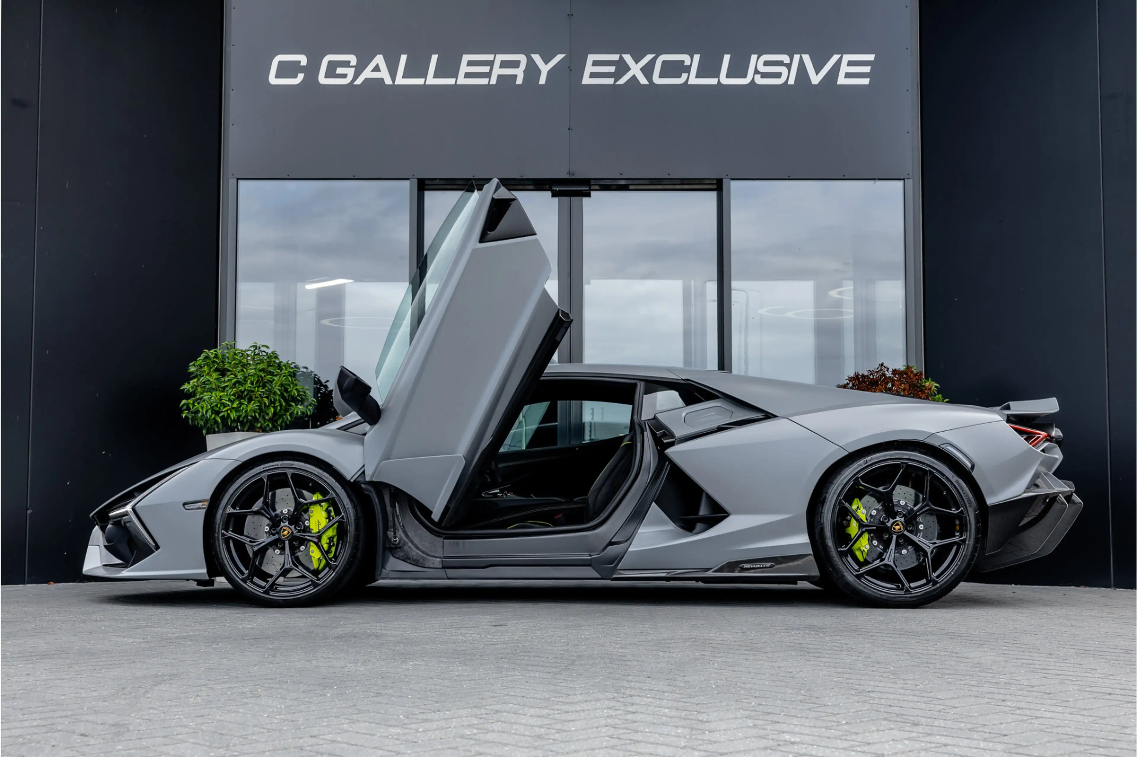 Lamborghini Revuelto 6.5 V12 - Alcantara | Carbon | Passenger Display | — photo 6