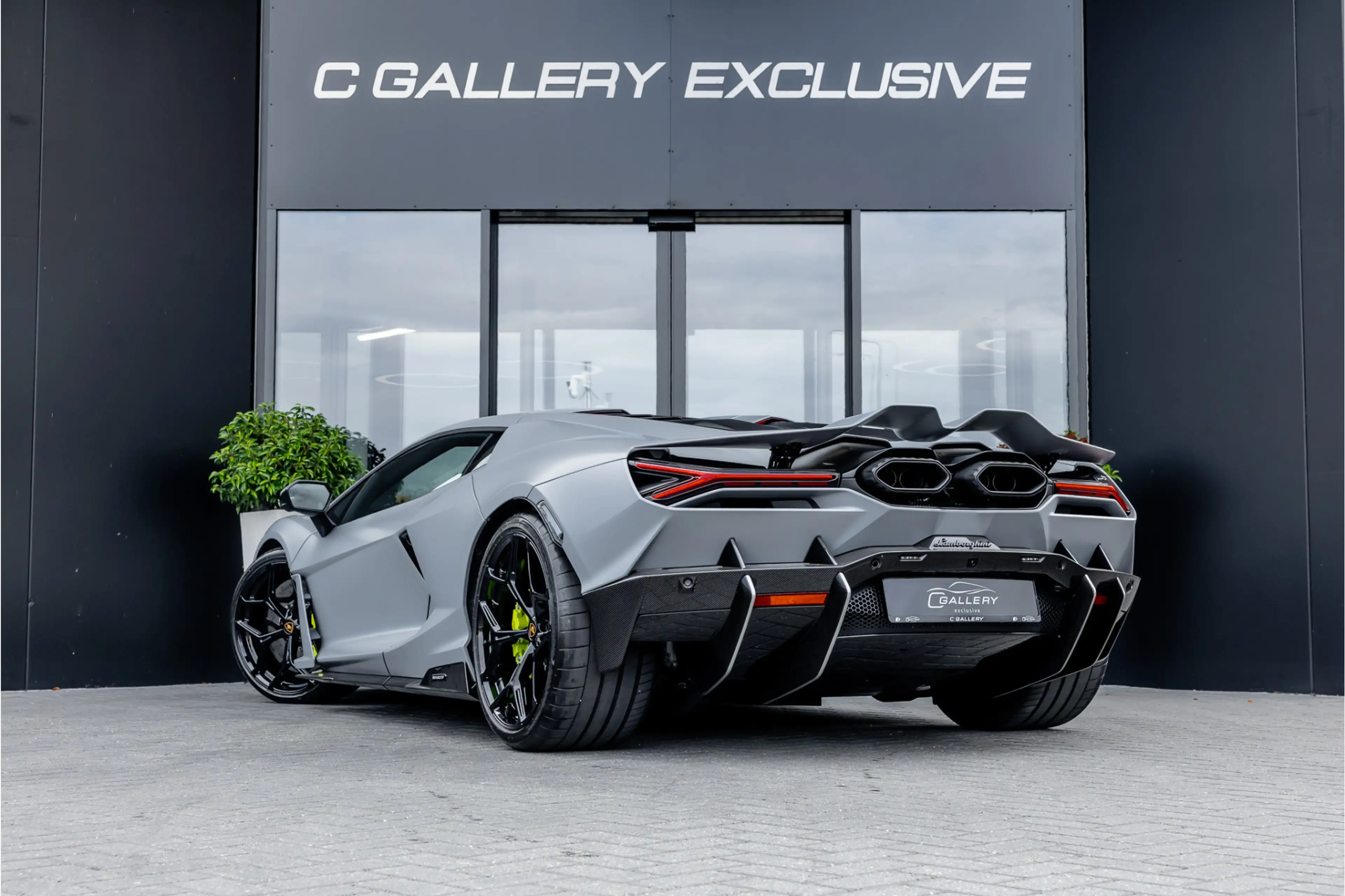 Lamborghini Revuelto 6.5 V12 - Alcantara | Carbon | Passenger Display | — photo 7