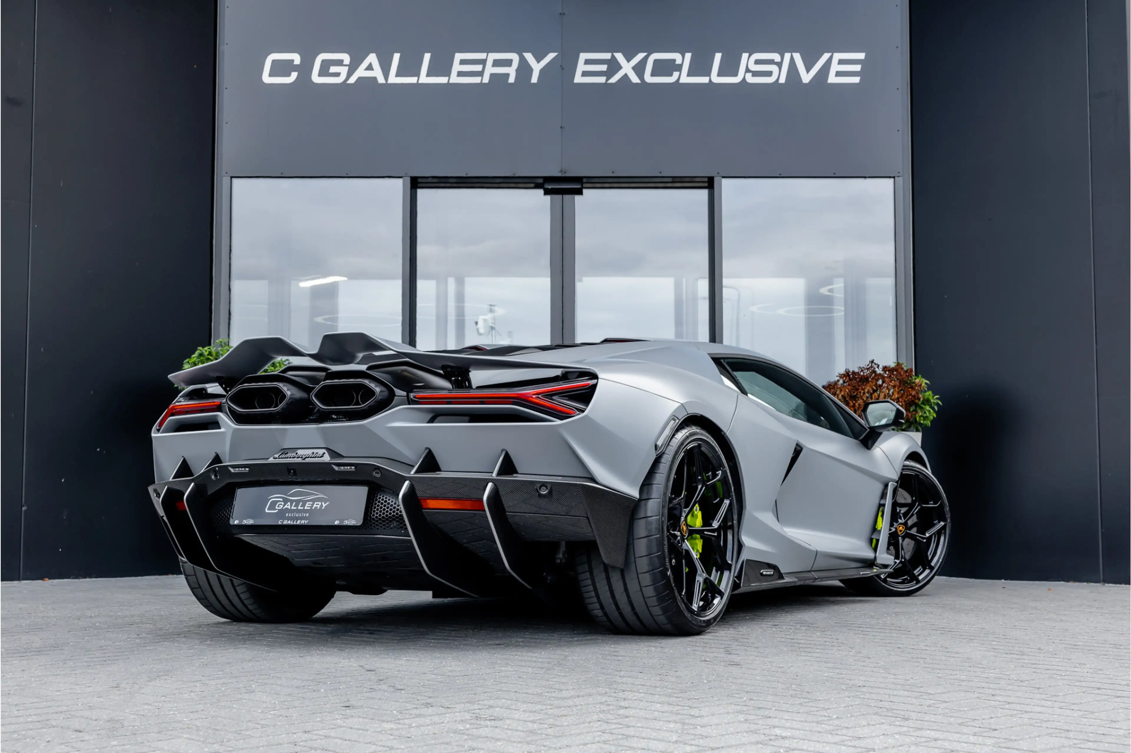 Lamborghini Revuelto 6.5 V12 - Alcantara | Carbon | Passenger Display | — photo 9