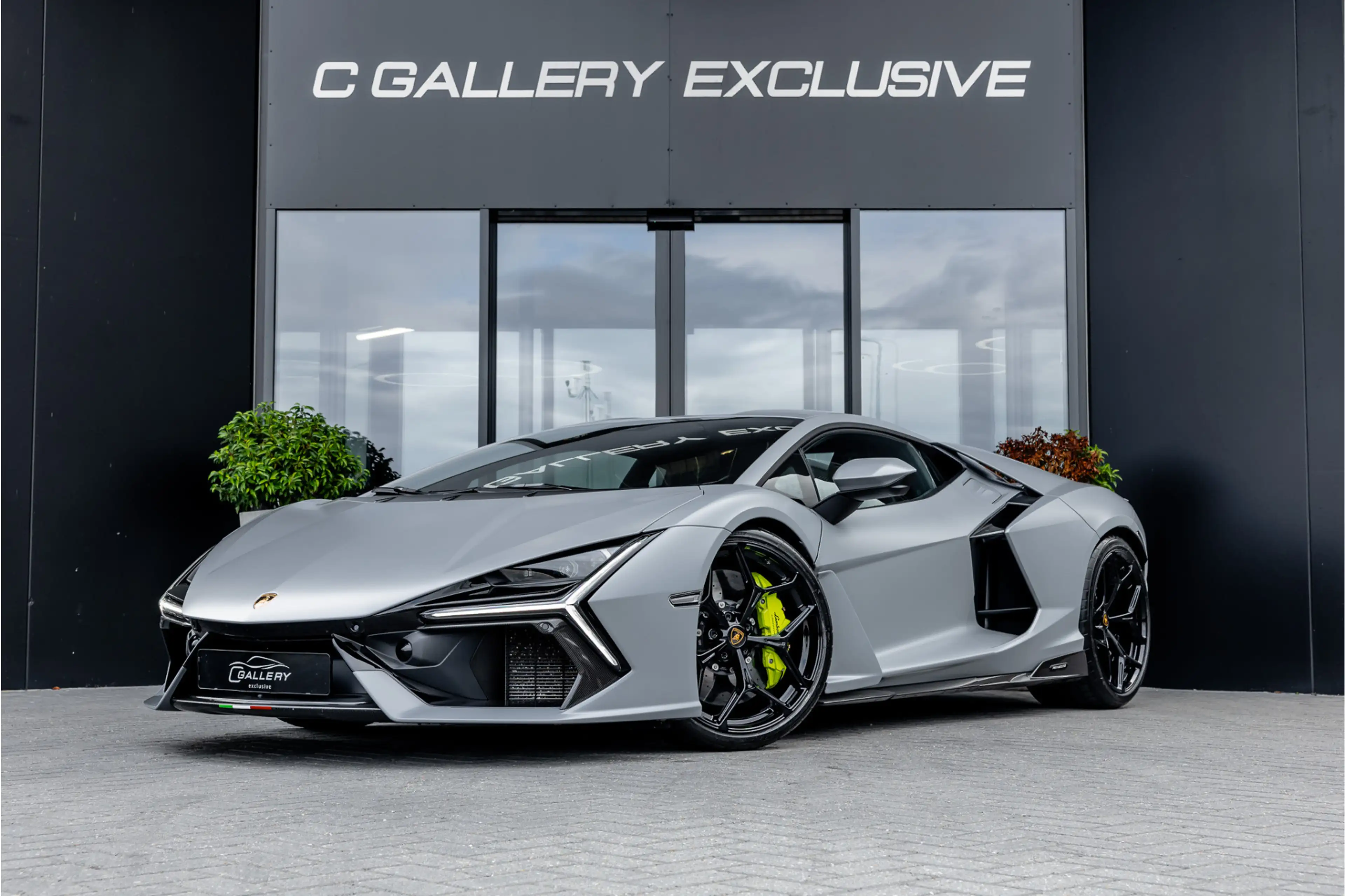 Lamborghini Revuelto 6.5 V12 - Alcantara | Carbon | Passenger Display | — photo 4