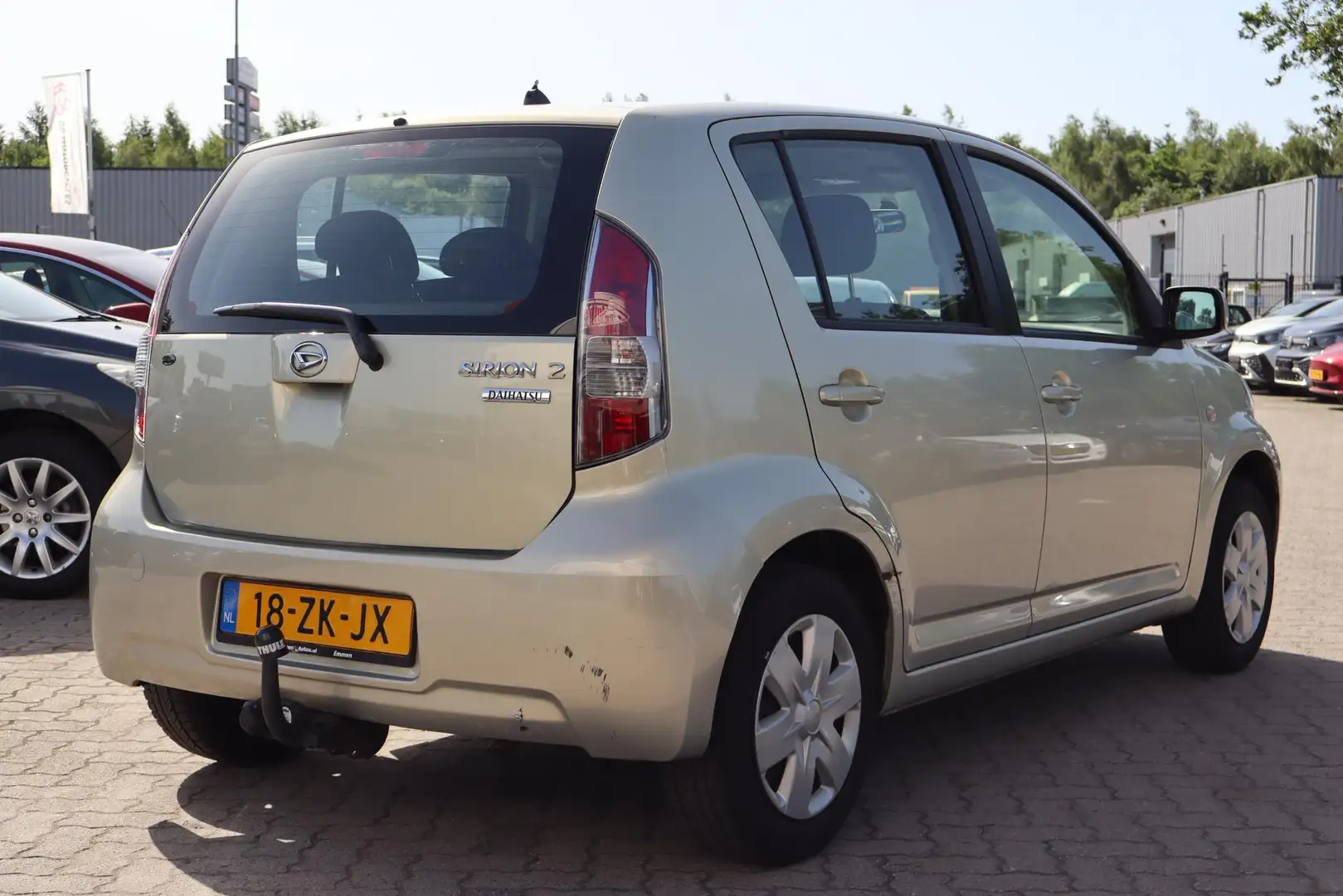 Daihatsu Sirion 2 1.0-12V Premium | Elektrisch pakket | APK 03-202 Beige - 2