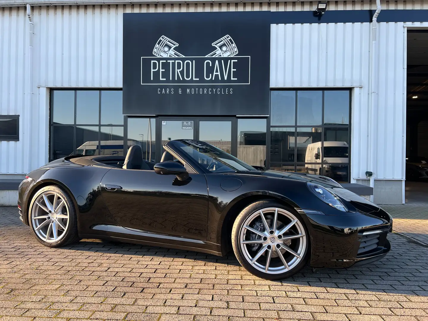 Porsche 992 911 Carrera Cabriolet PDK Schwarz - 1