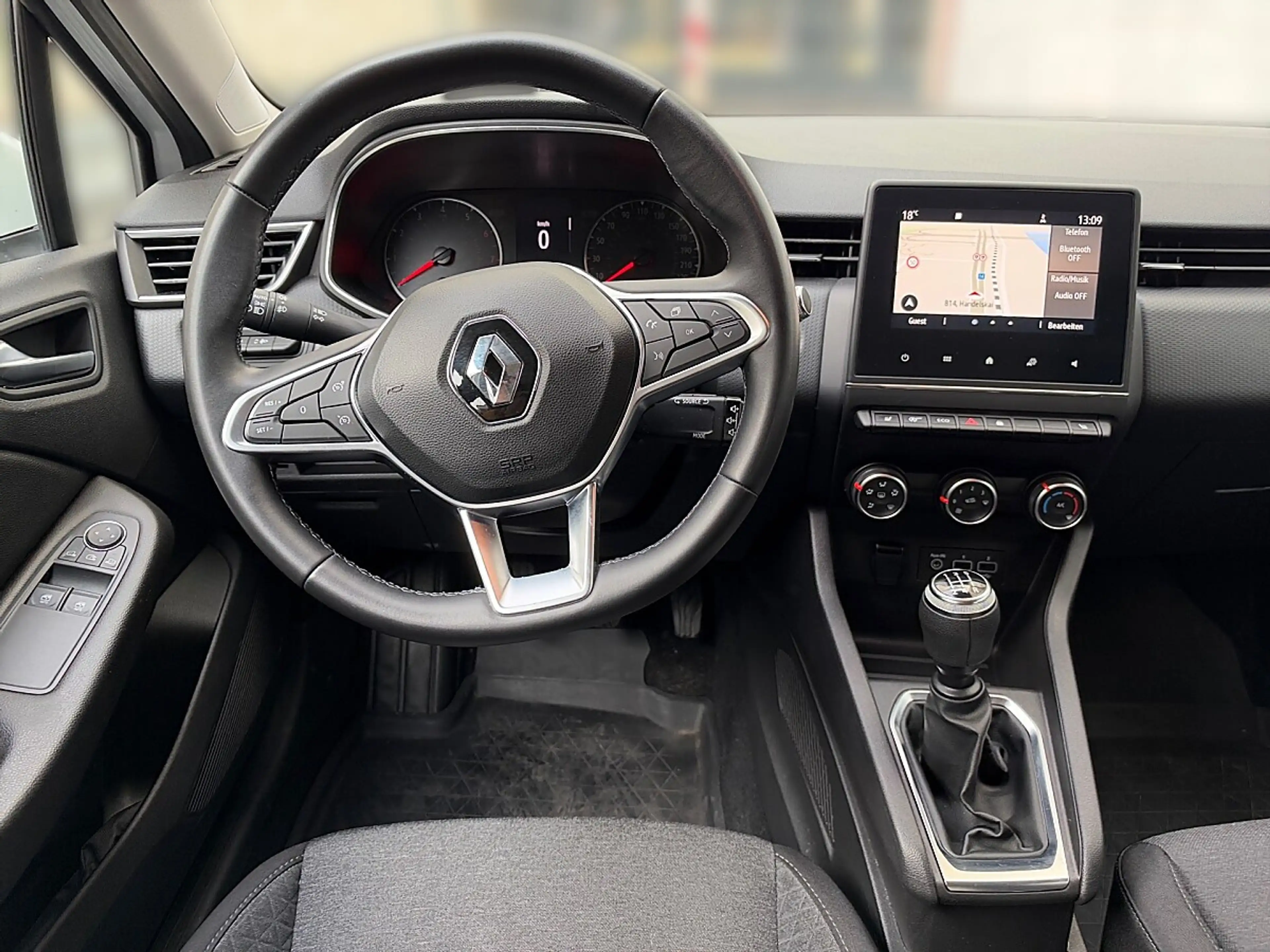 Renault Clio V 1.0 TCe 100 Zen — photo 14