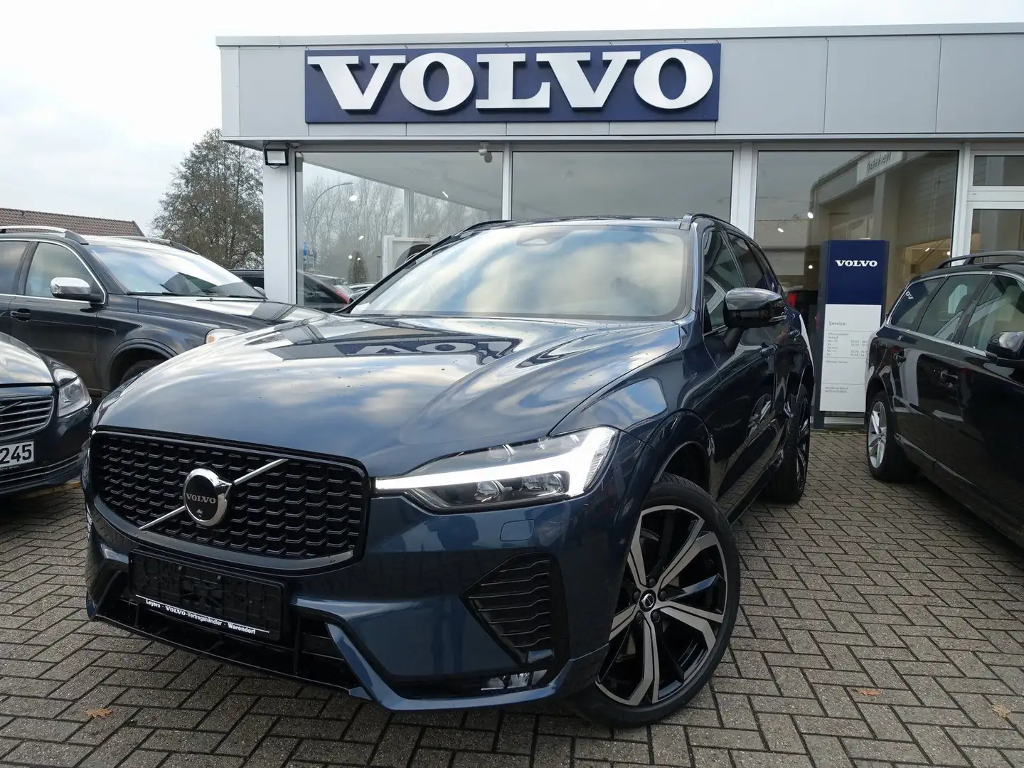 Volvo XC60 Plus B5 AWD Mild-Hybrid/Dark/FourC/AHK/H&K Blau - 1