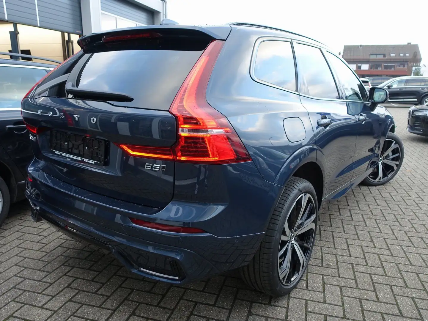 Volvo XC60 Plus B5 AWD Mild-Hybrid/Dark/FourC/AHK/H&K Blau - 2