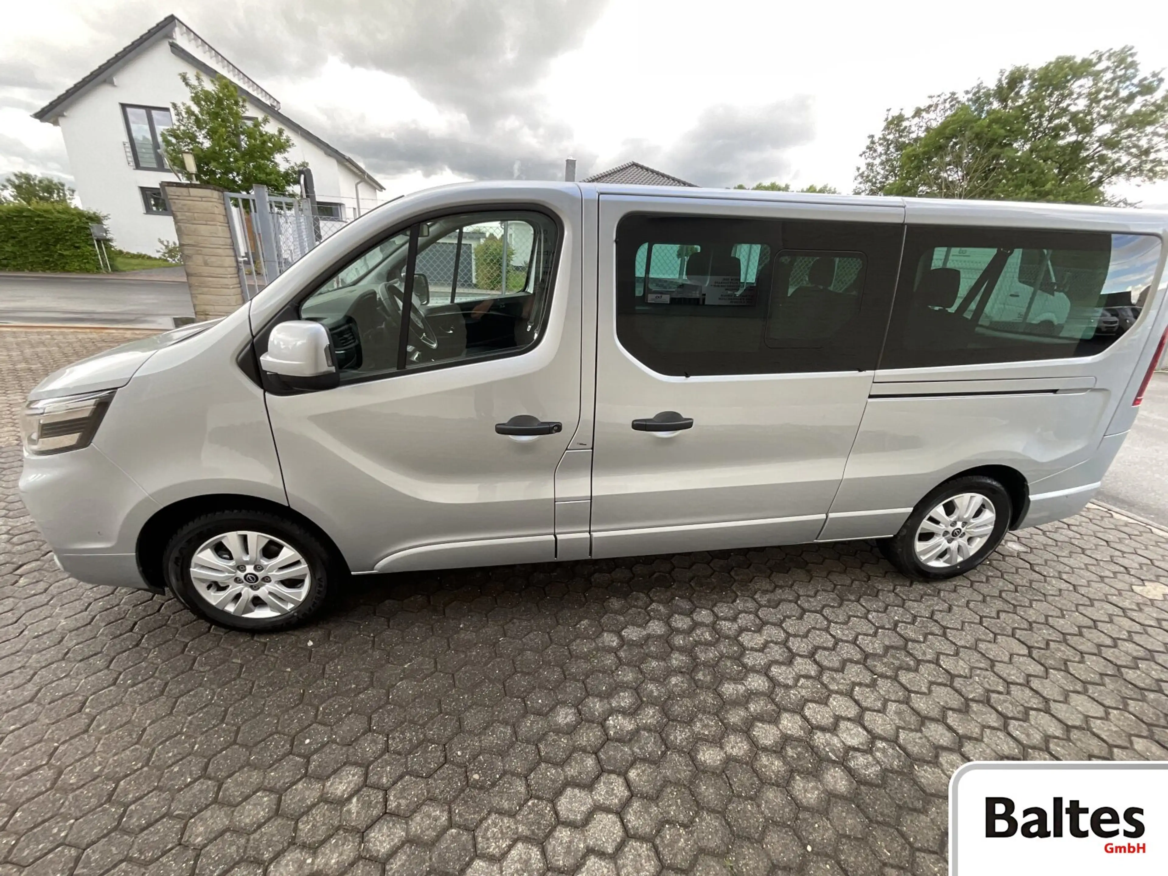 Nissan Primastar Primastar Kombi L2H1 Tekna 9Sitze/Navi/i-Key/Kam — photo 4