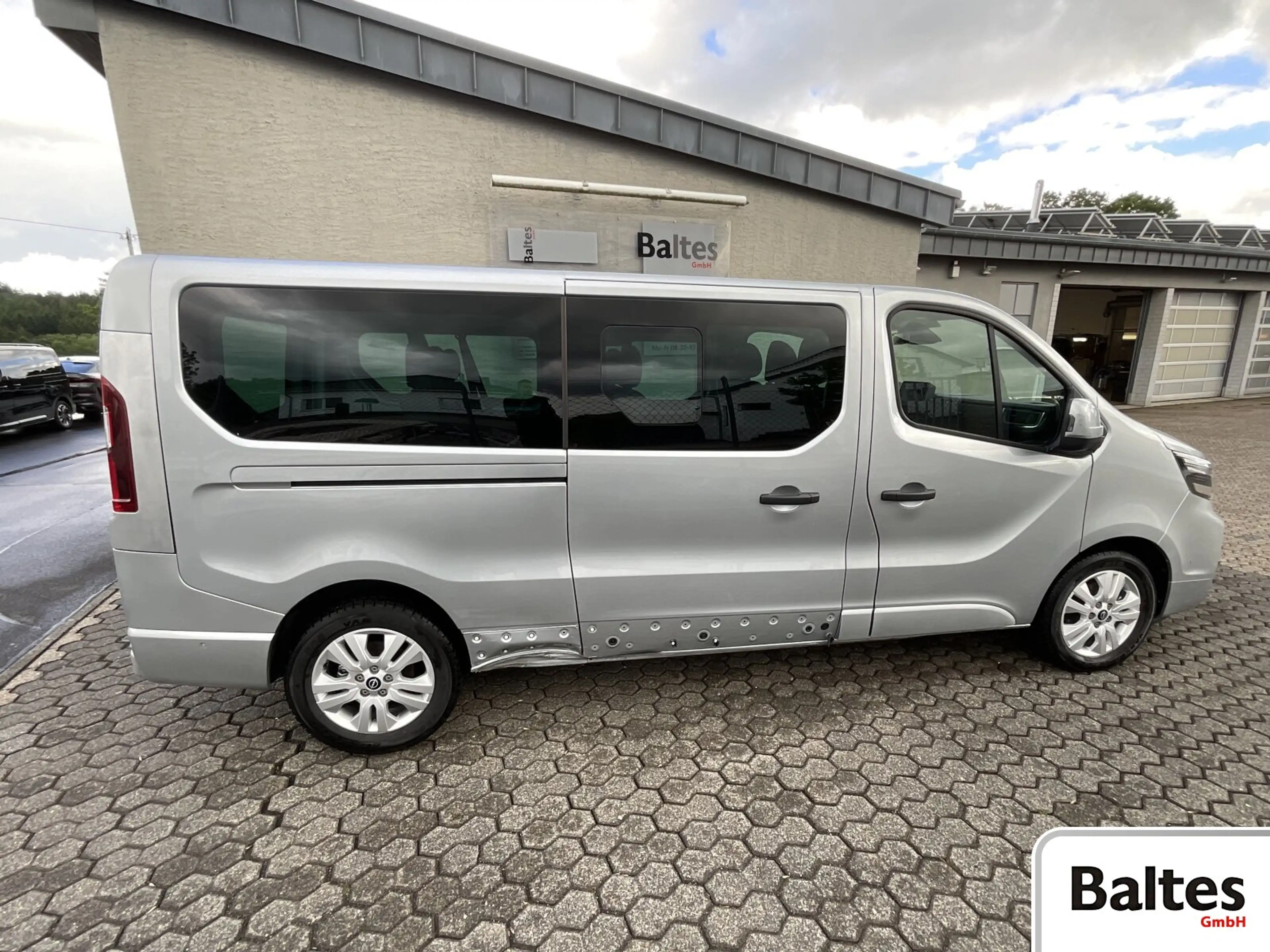 Nissan Primastar Primastar Kombi L2H1 Tekna 9Sitze/Navi/i-Key/Kam — photo 7