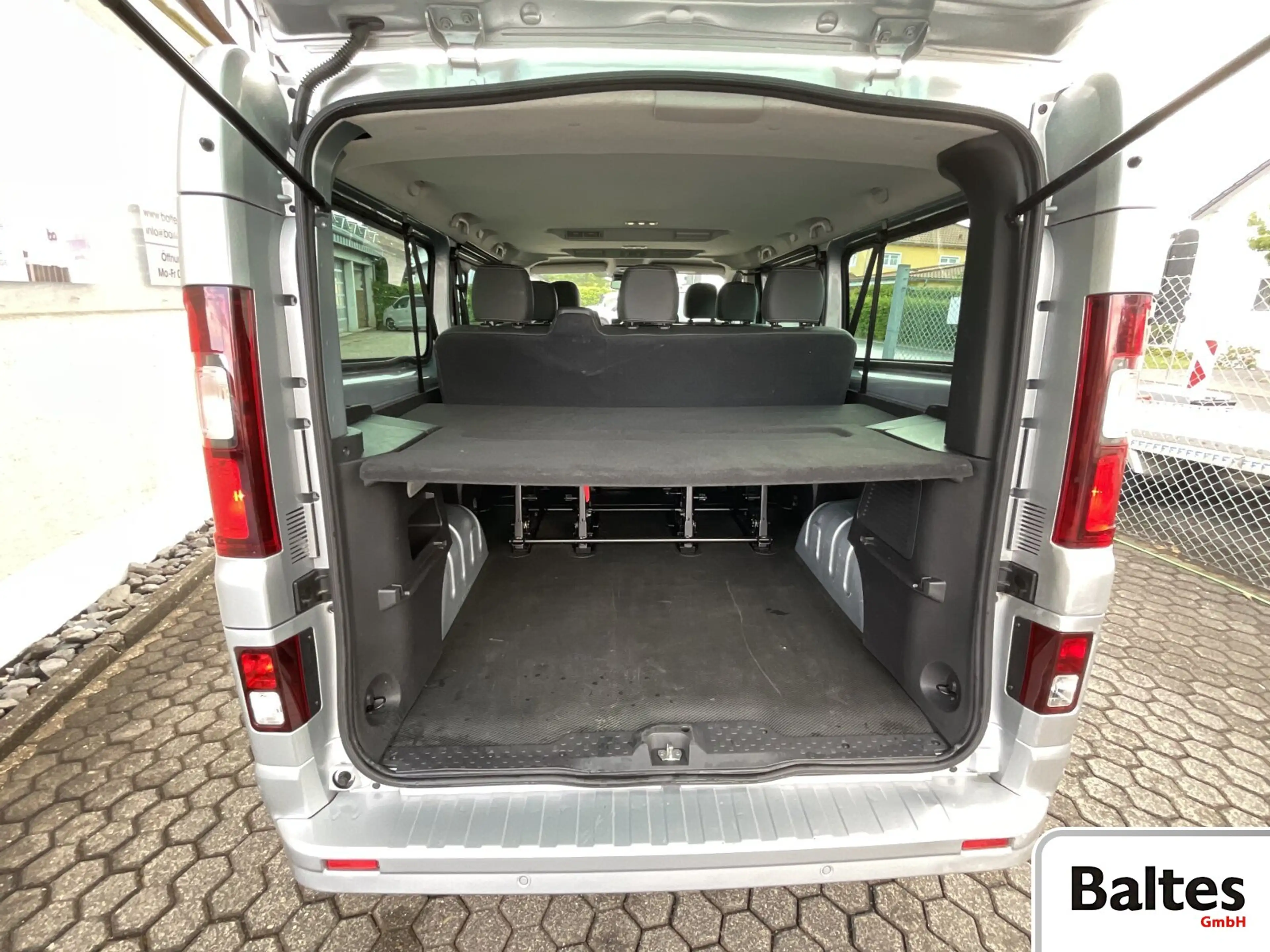 Nissan Primastar Primastar Kombi L2H1 Tekna 9Sitze/Navi/i-Key/Kam — photo 8