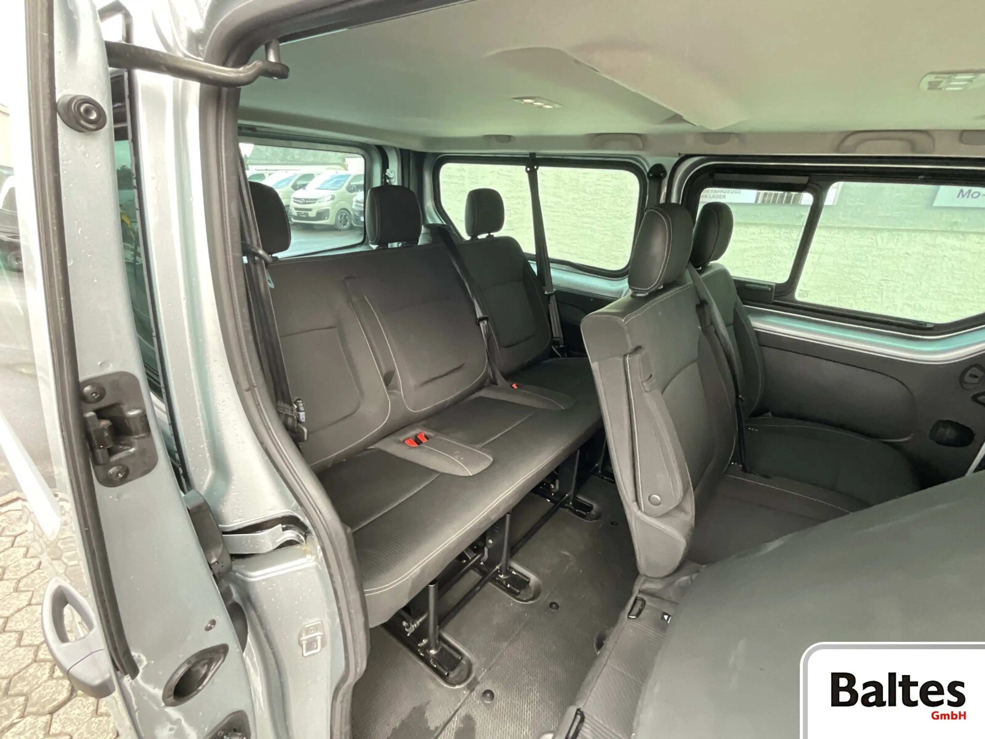 Nissan Primastar Primastar Kombi L2H1 Tekna 9Sitze/Navi/i-Key/Kam — photo 9