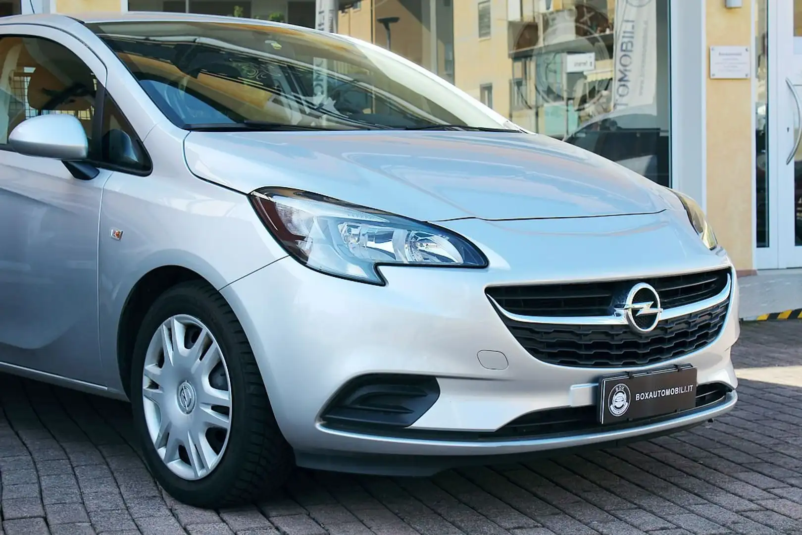 Opel Corsa 1.2 Advance Grijs - 2
