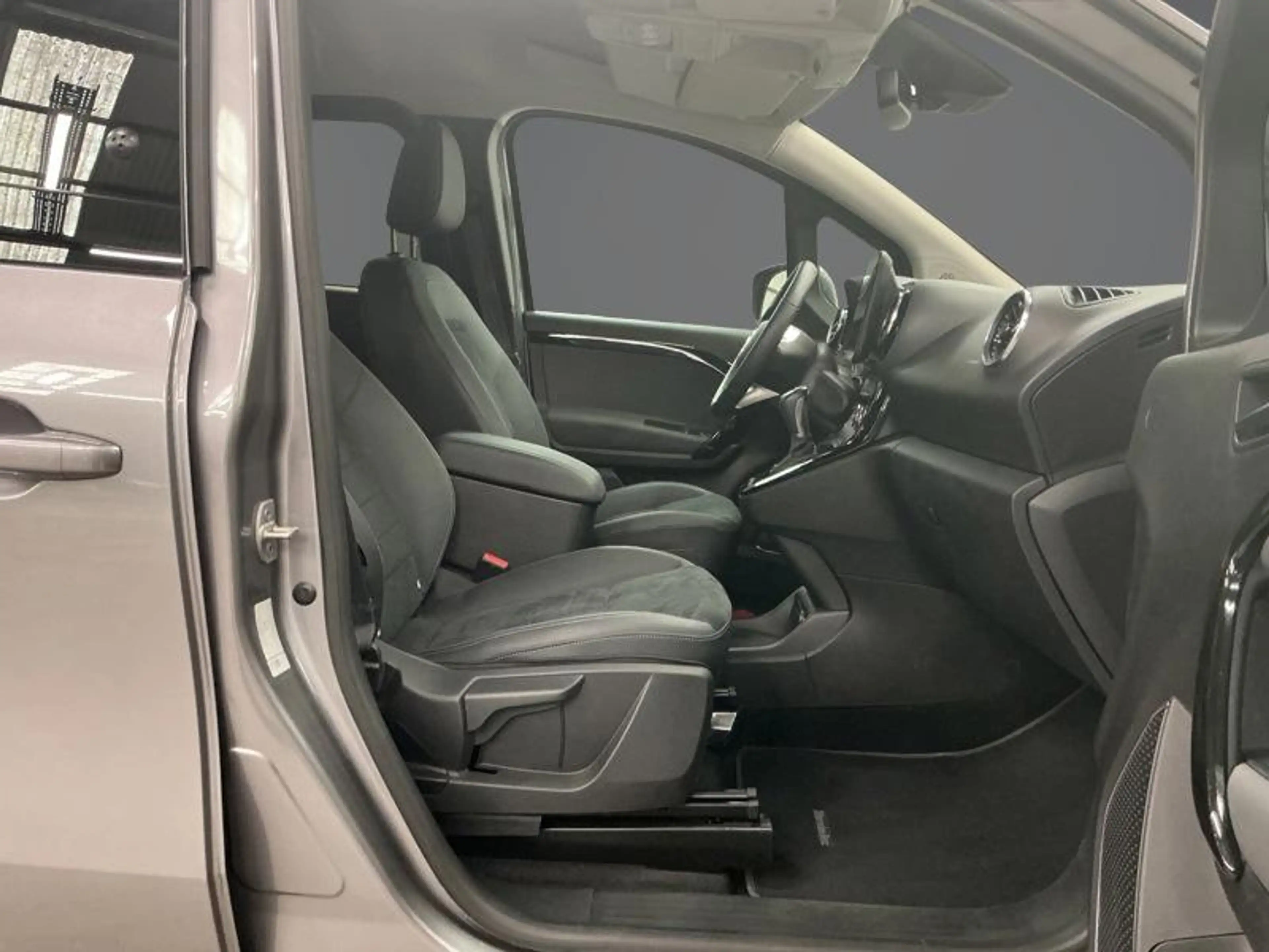 Mercedes-Benz T-Class Classe T 180 STYLE Standard — photo 9