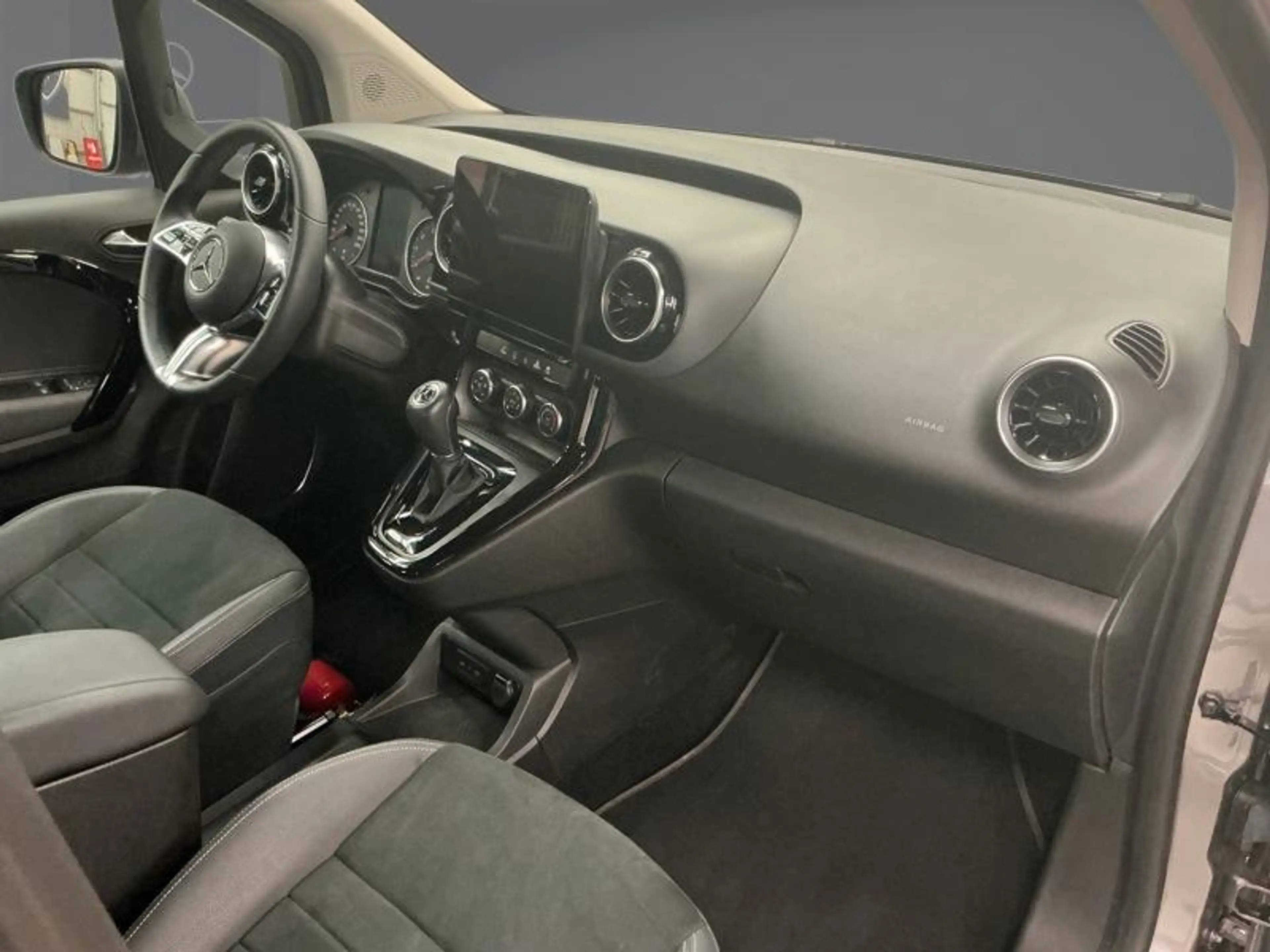 Mercedes-Benz T-Class Classe T 180 STYLE Standard — photo 8